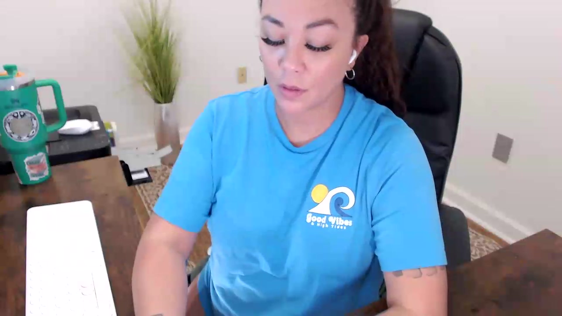 Gallery image thumbnail from MickaylaStar's myfreecams stream on, 06/01/2026, 18:52 image 2 of 20