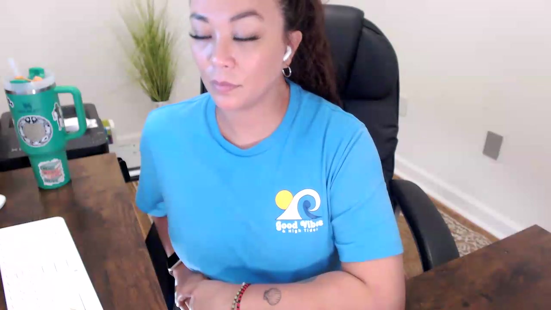 Gallery image thumbnail from MickaylaStar's myfreecams stream on, 06/01/2026, 18:52 image 11 of 20