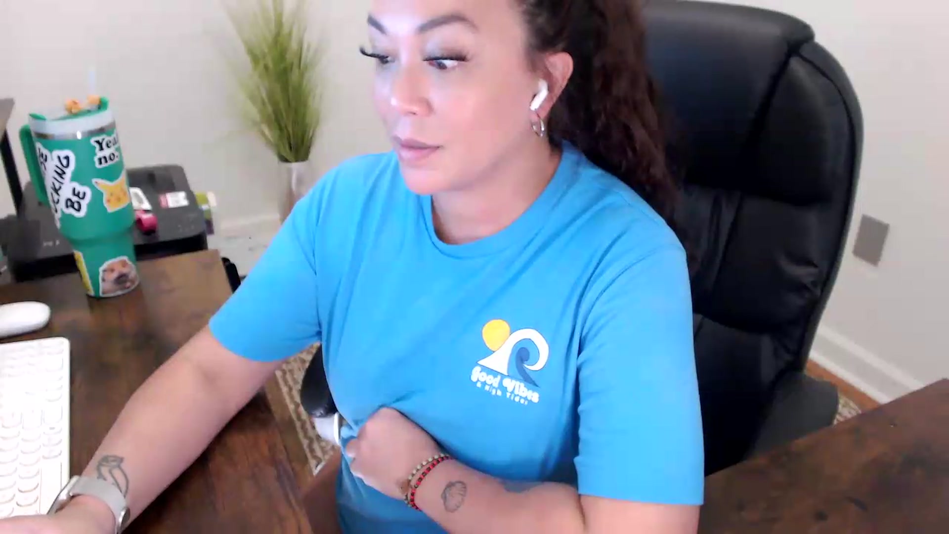 Gallery image thumbnail from MickaylaStar's myfreecams stream on, 06/01/2026, 19:34 image 18 of 20