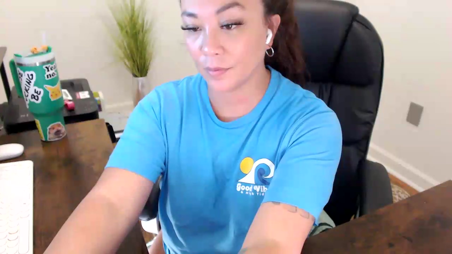 Gallery image thumbnail from MickaylaStar's myfreecams stream on, 06/01/2026, 19:34 image 19 of 20