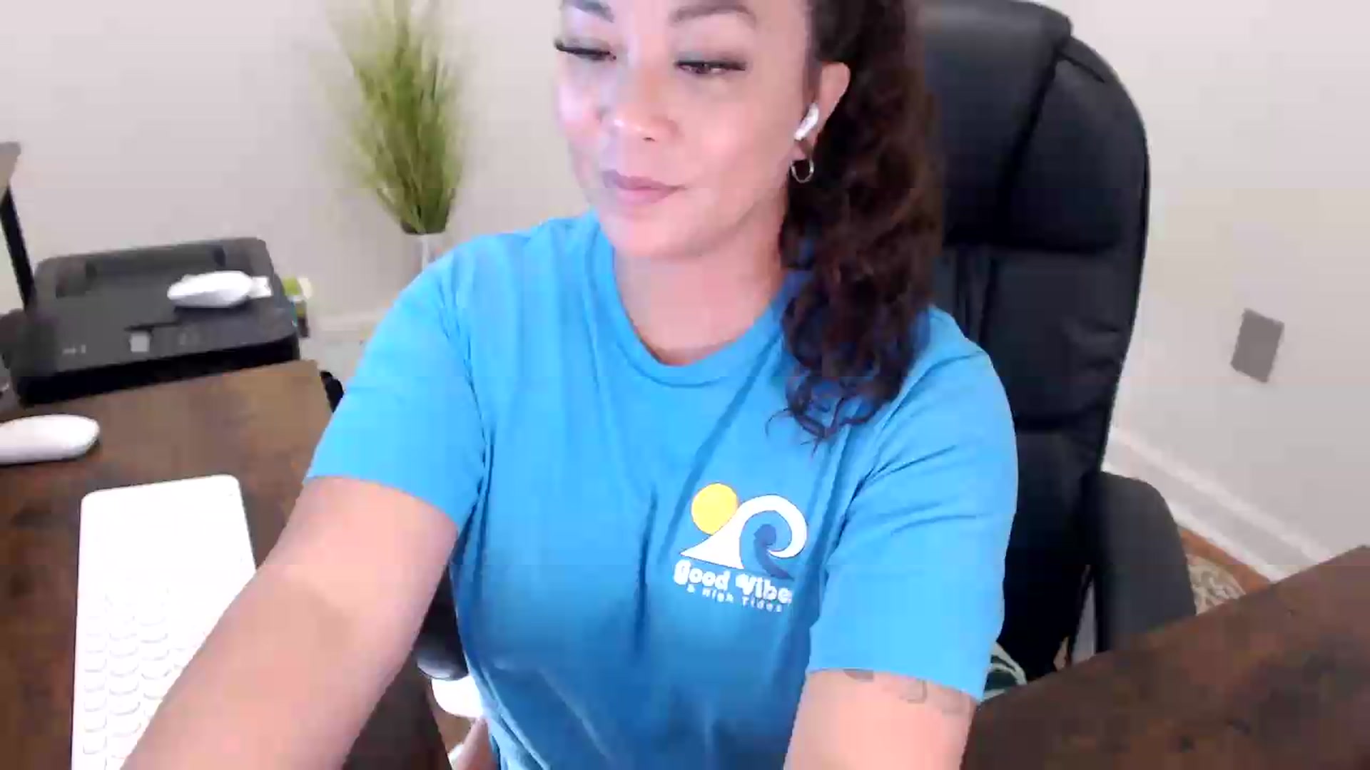 Gallery image thumbnail from MickaylaStar's myfreecams stream on, 06/01/2026, 19:34 image 1 of 20