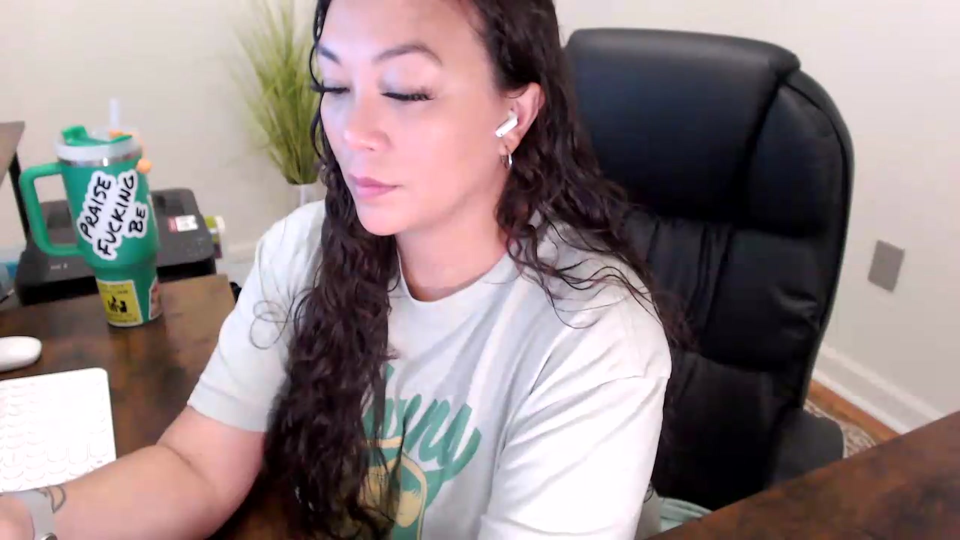 Gallery image thumbnail from MickaylaStar's myfreecams stream on, 06/02/2026, 15:07 image 12 of 20