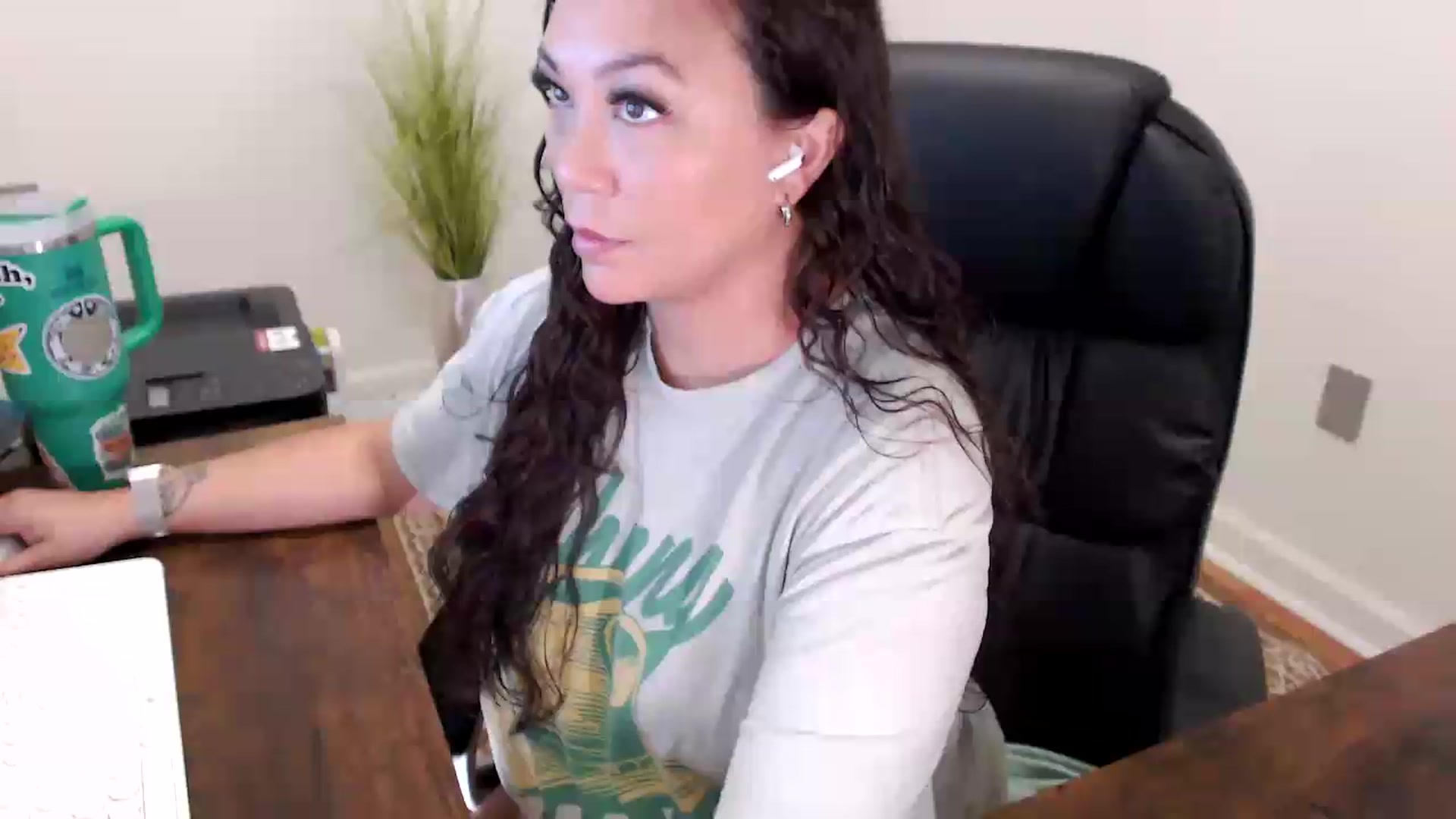 Gallery image thumbnail from MickaylaStar's myfreecams stream on, 06/02/2026, 15:07 image 1 of 20