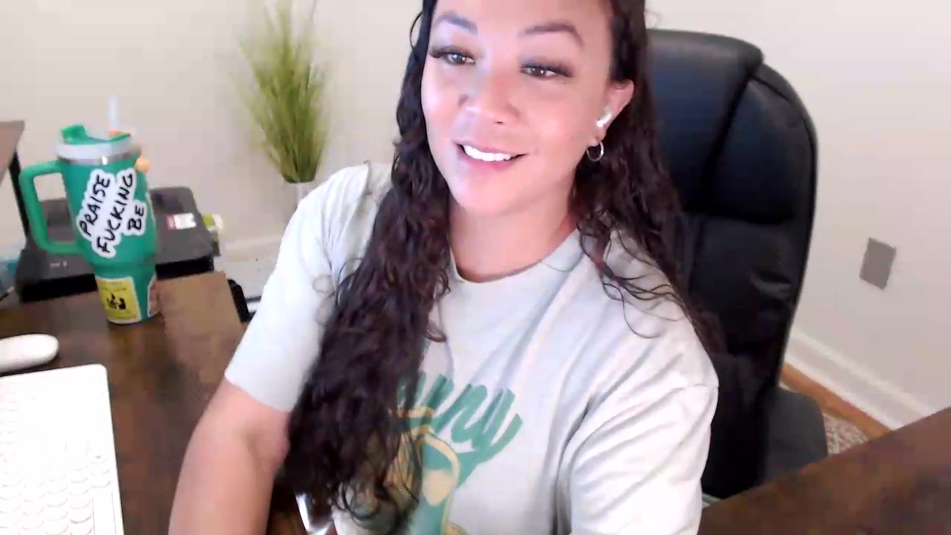 Gallery image thumbnail from MickaylaStar's myfreecams stream on, 06/02/2026, 15:07 image 16 of 20