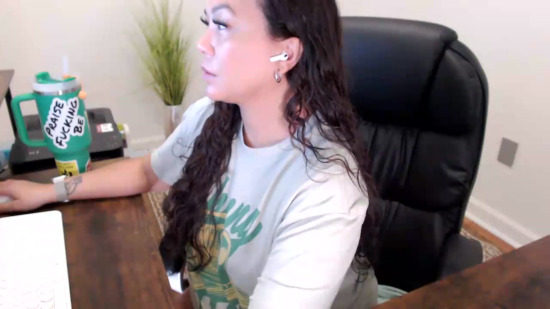 Gallery image thumbnail from MickaylaStar's myfreecams stream on, 06/02/2026, 15:07 image 14 of 20