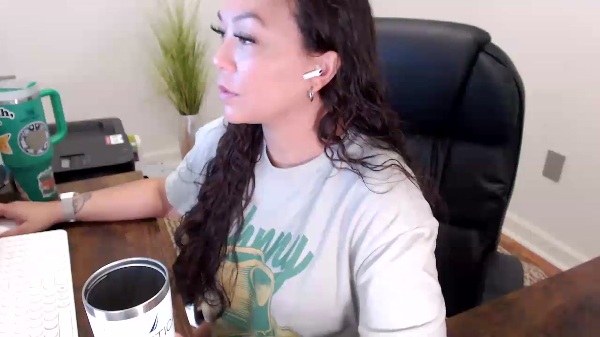Gallery image thumbnail from MickaylaStar's myfreecams stream on, 06/02/2026, 15:07 image 6 of 20