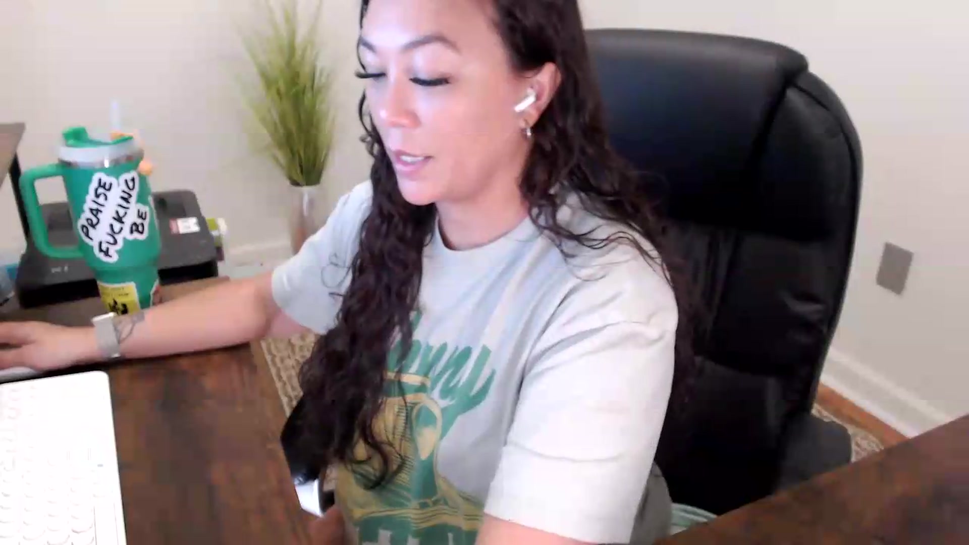 Gallery image thumbnail from MickaylaStar's myfreecams stream on, 06/02/2026, 15:07 image 15 of 20
