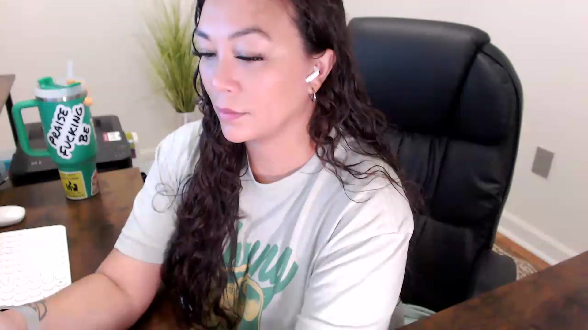 Gallery image thumbnail from MickaylaStar's myfreecams stream on, 06/02/2026, 15:07 image 13 of 20