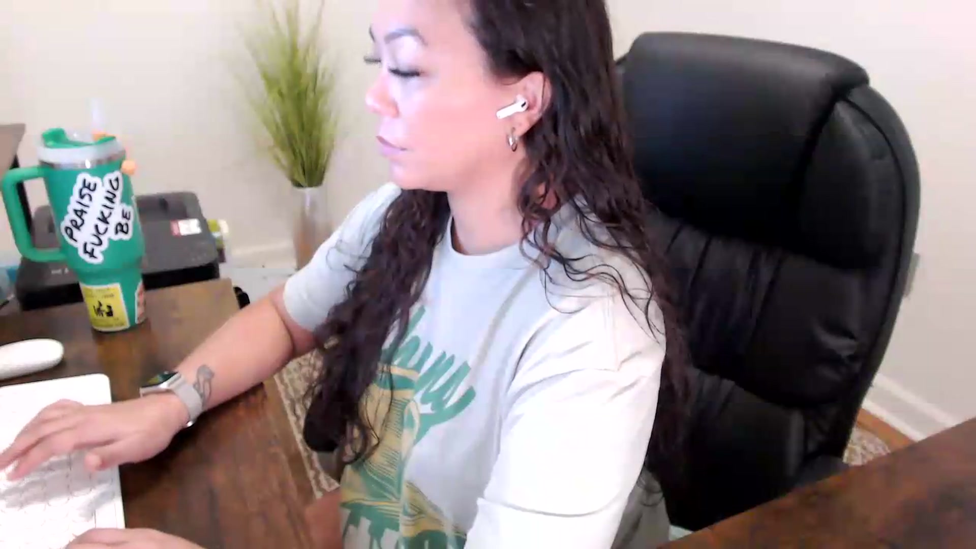 Gallery image thumbnail from MickaylaStar's myfreecams stream on, 06/02/2026, 15:07 image 9 of 20