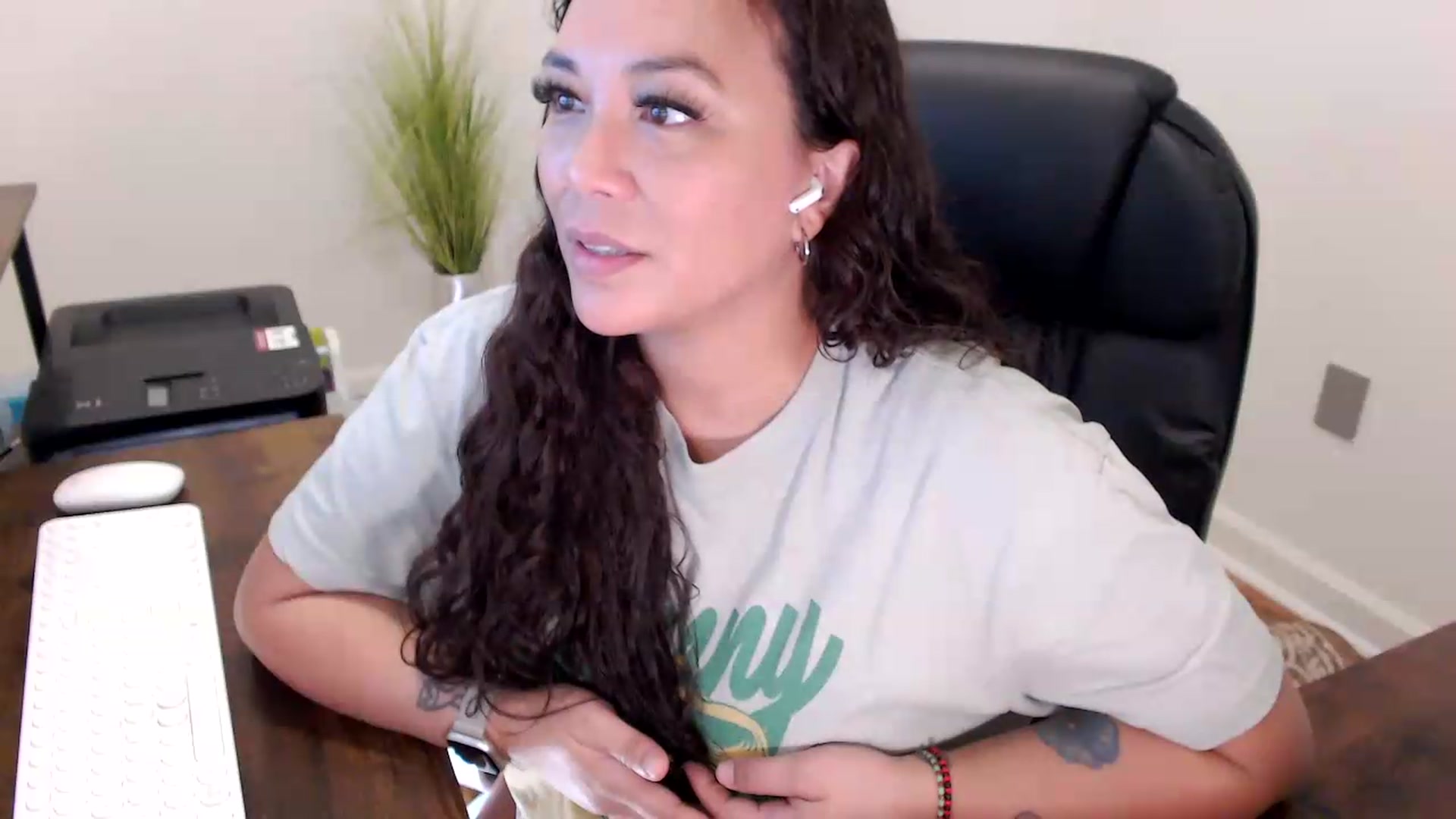 Gallery image thumbnail from MickaylaStar's myfreecams stream on, 06/02/2026, 16:38 image 19 of 20