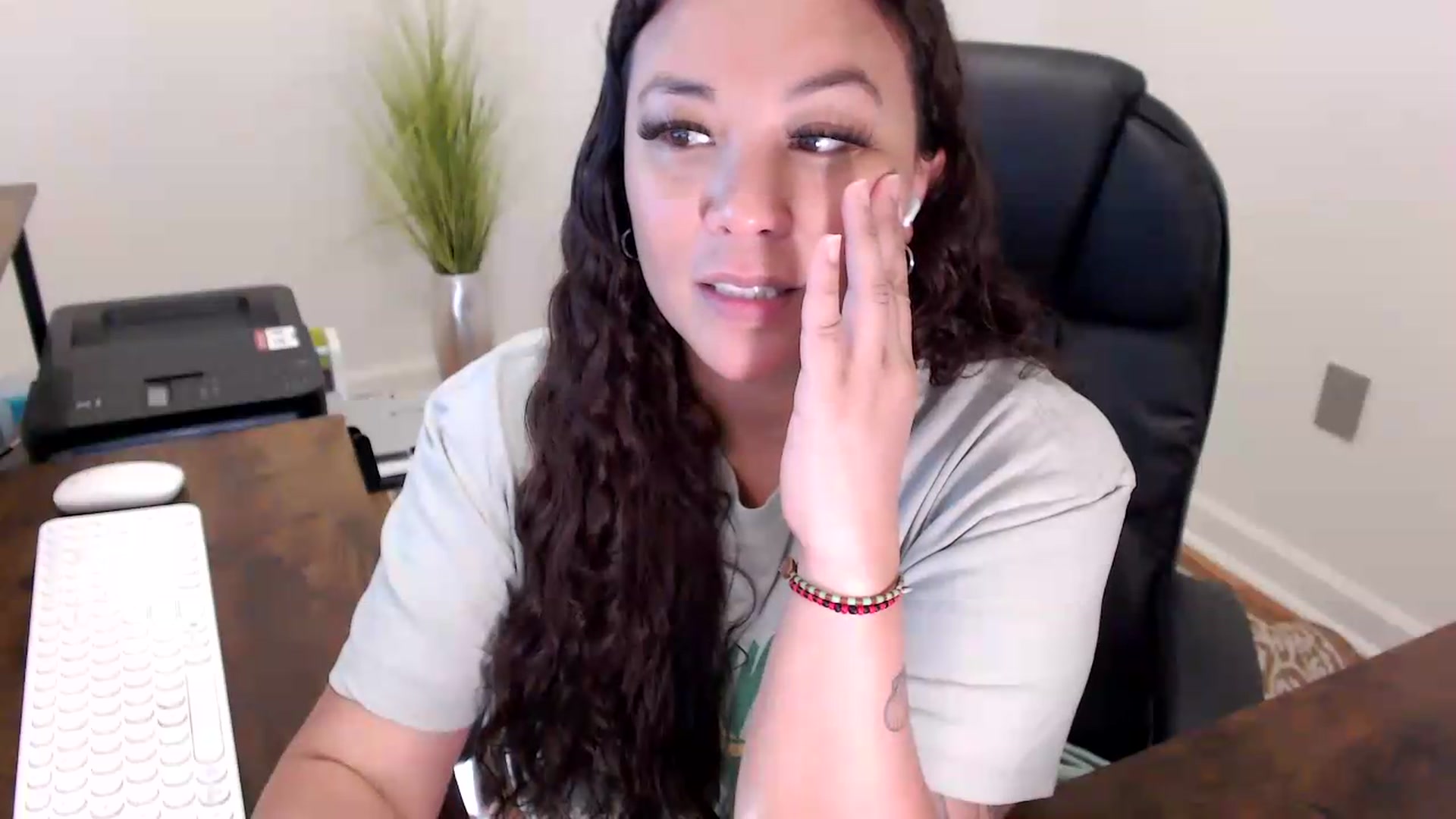 Gallery image thumbnail from MickaylaStar's myfreecams stream on, 06/02/2026, 16:38 image 17 of 20