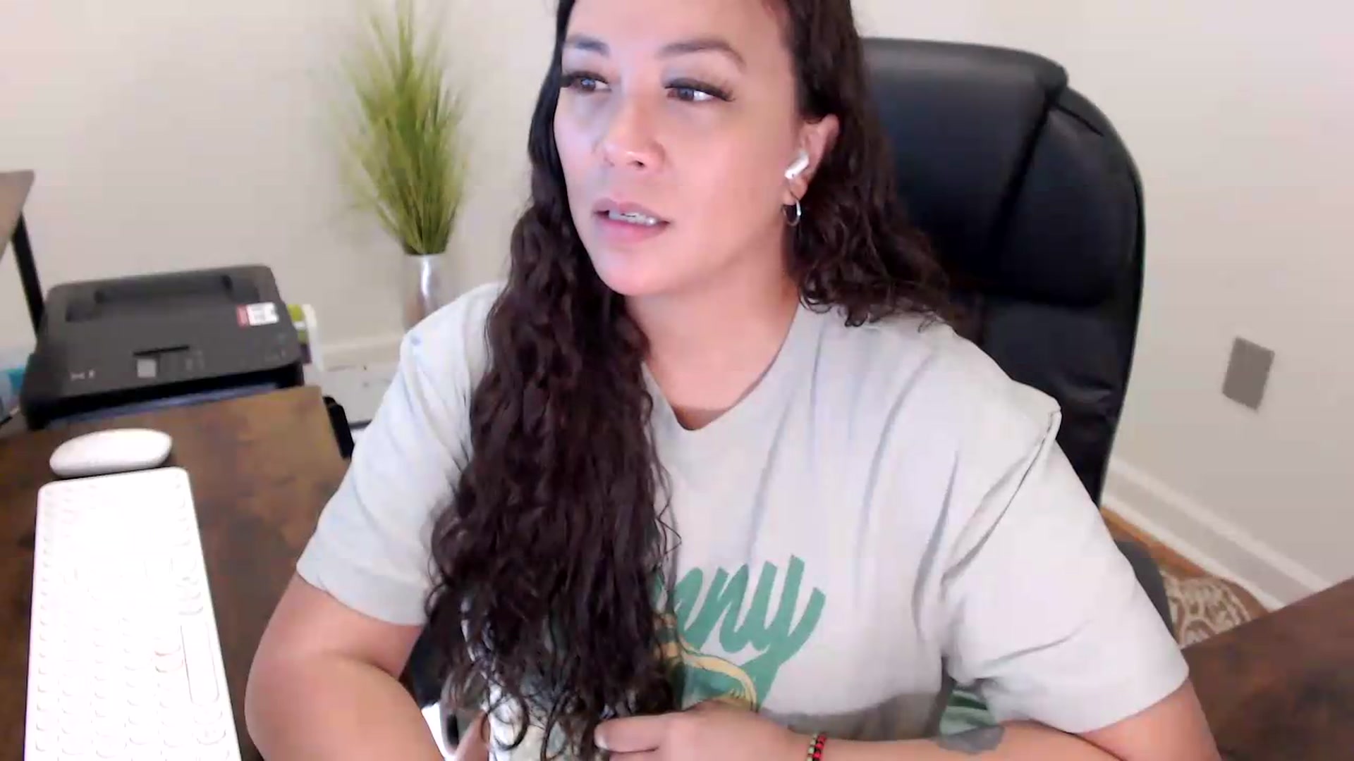 Gallery image thumbnail from MickaylaStar's myfreecams stream on, 06/02/2026, 16:38 image 14 of 20