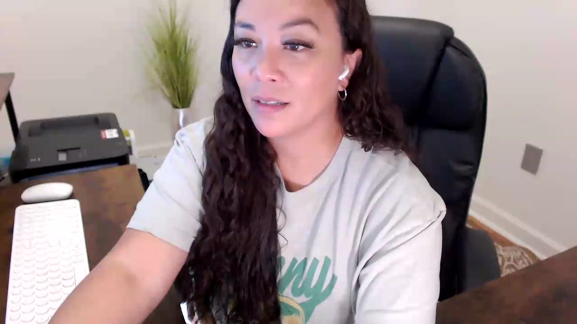 Gallery image thumbnail from MickaylaStar's myfreecams stream on, 06/02/2026, 16:38 image 16 of 20