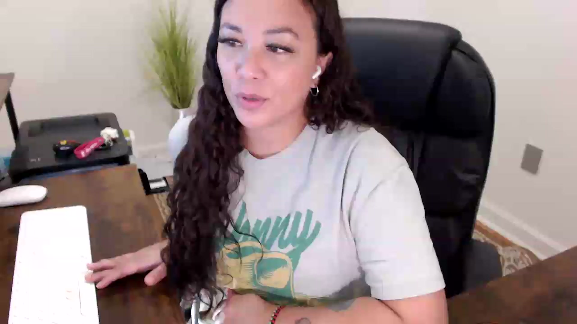 Gallery image thumbnail from MickaylaStar's myfreecams stream on, 06/02/2026, 17:07 image 14 of 20