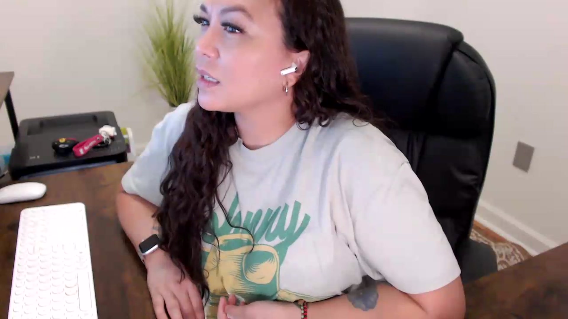 Gallery image thumbnail from MickaylaStar's myfreecams stream on, 06/02/2026, 17:07 image 13 of 20