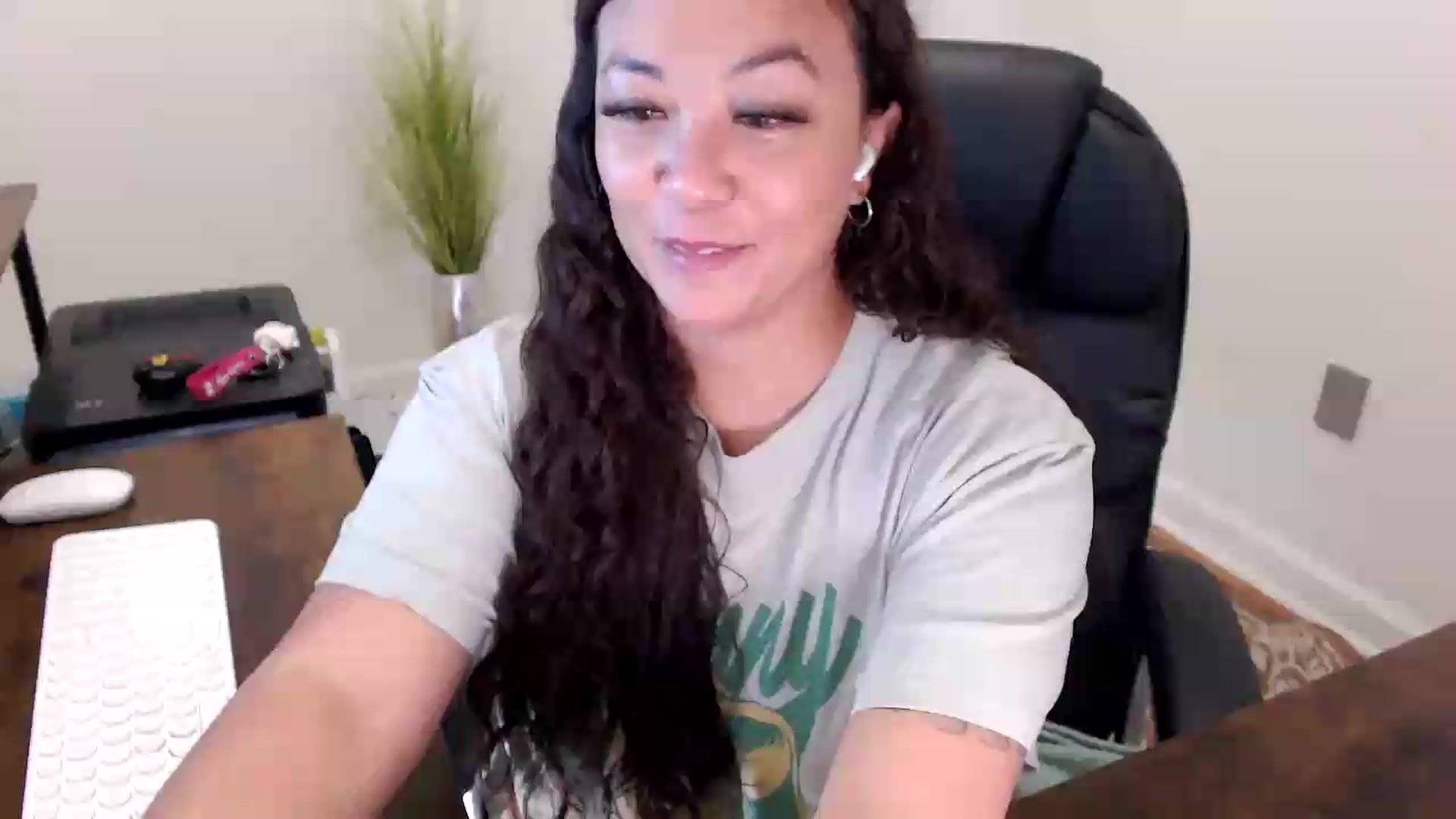 Gallery image thumbnail from MickaylaStar's myfreecams stream on, 06/02/2026, 17:07 image 1 of 20