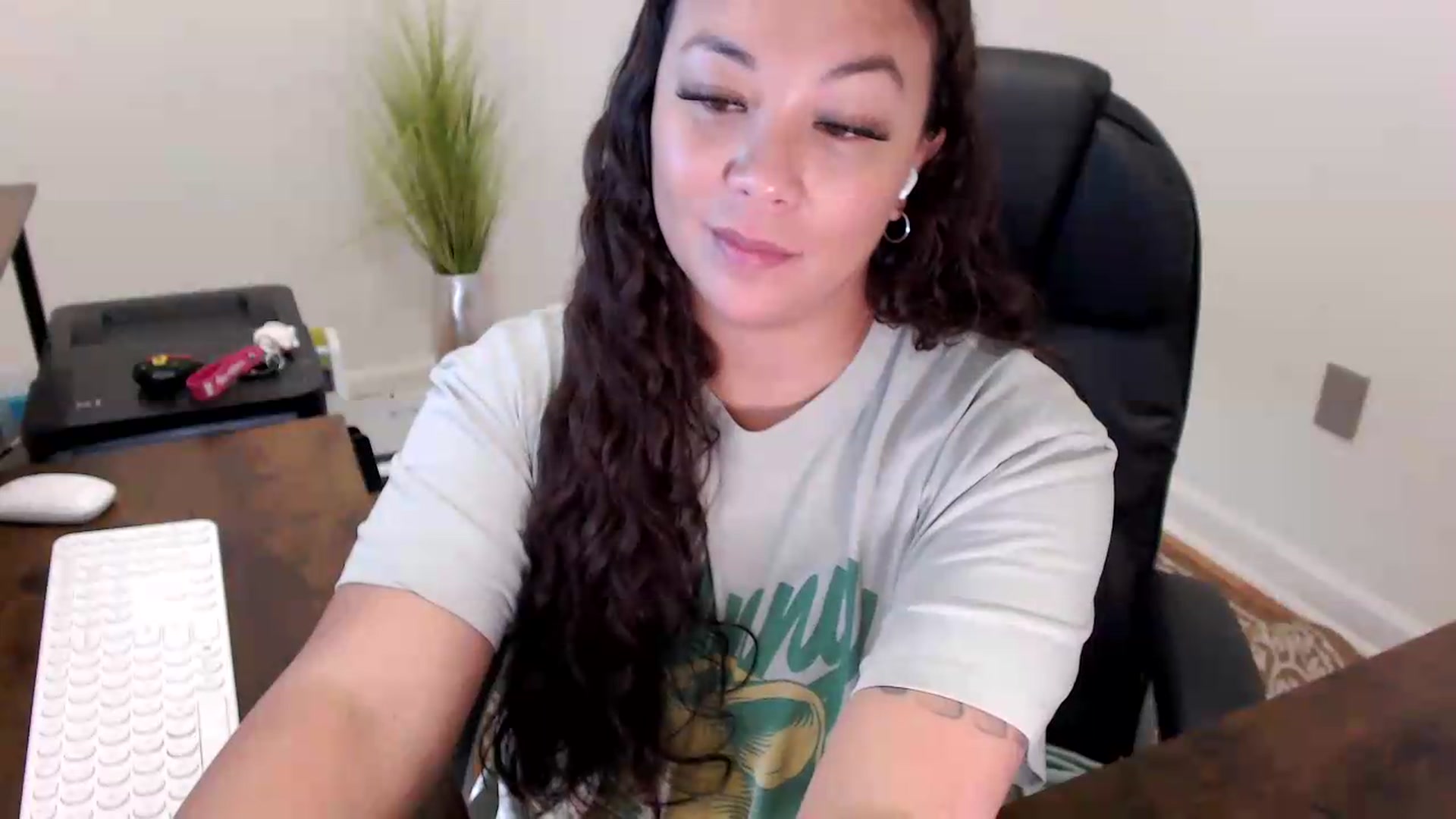 Gallery image thumbnail from MickaylaStar's myfreecams stream on, 06/02/2026, 17:07 image 15 of 20
