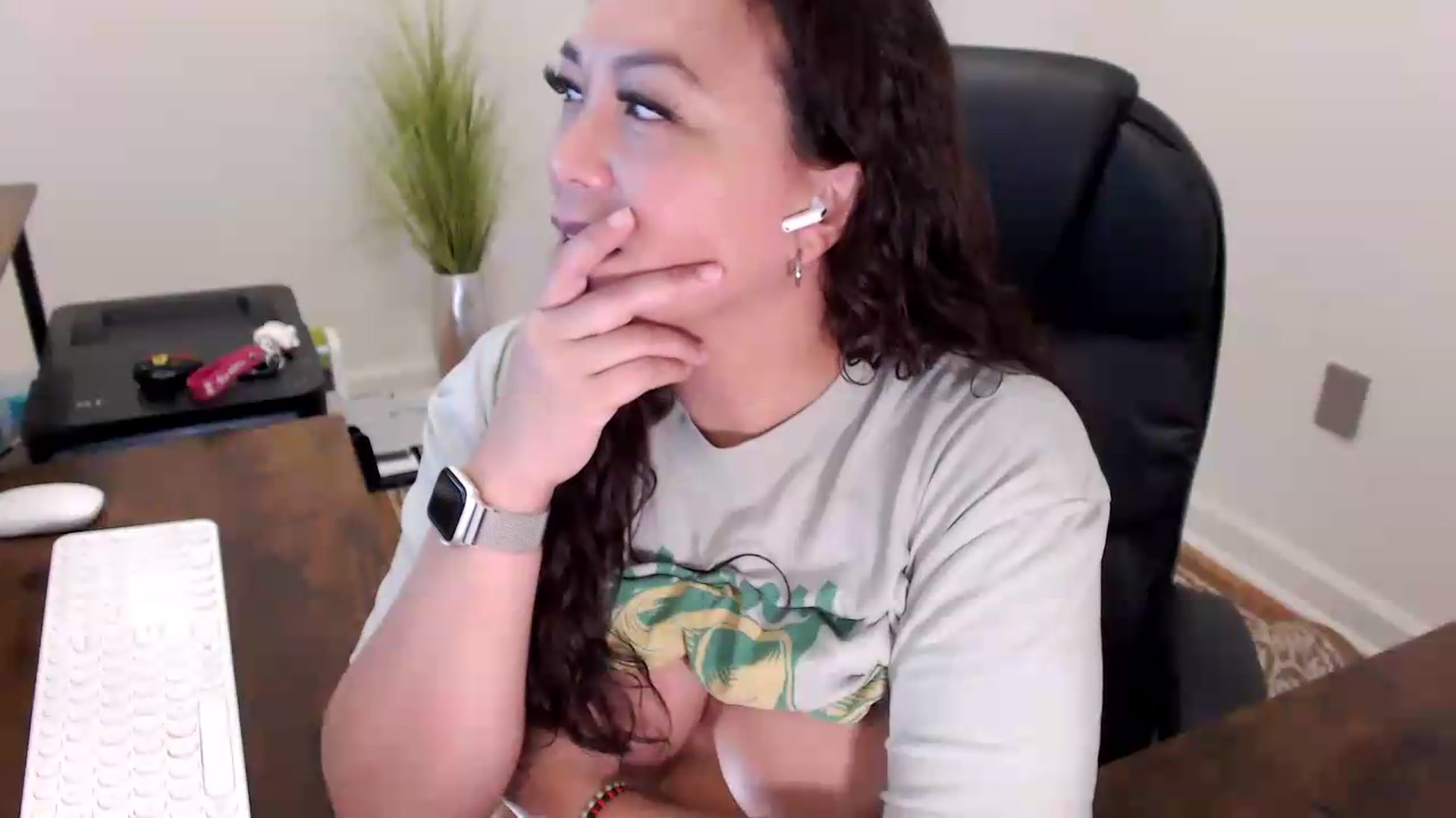 Gallery image thumbnail from MickaylaStar's myfreecams stream on, 06/02/2026, 17:07 image 9 of 20
