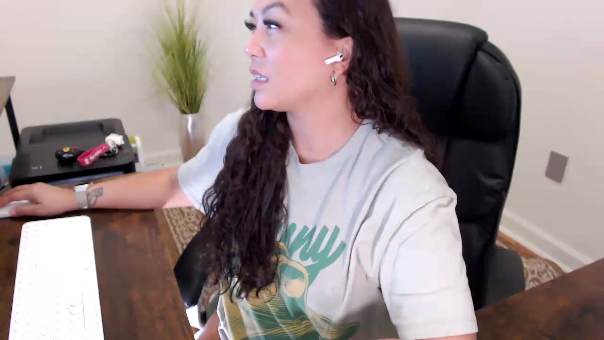 Gallery image thumbnail from MickaylaStar's myfreecams stream on, 06/02/2026, 17:07 image 2 of 20