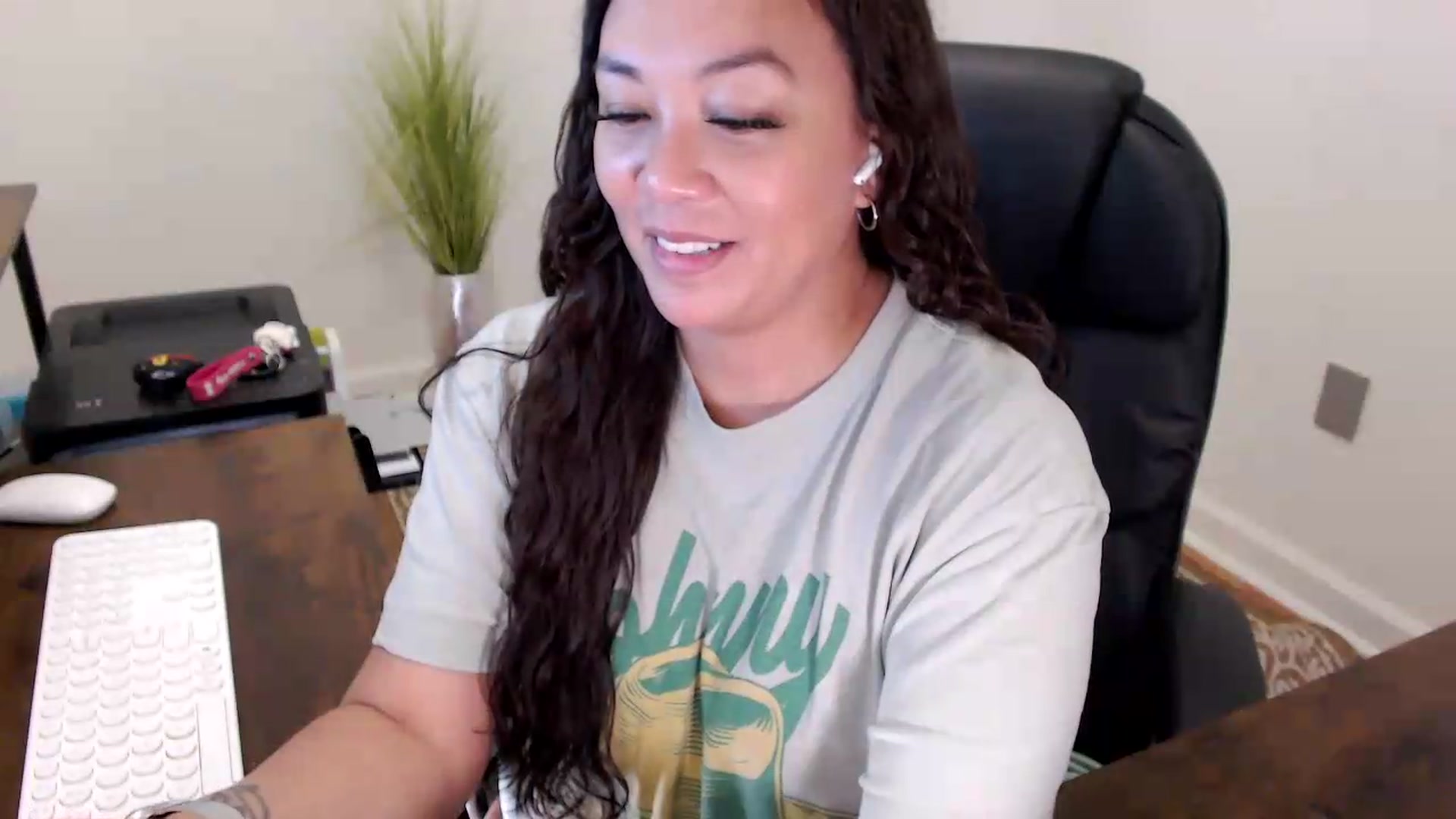 Gallery image thumbnail from MickaylaStar's myfreecams stream on, 06/02/2026, 17:07 image 18 of 20