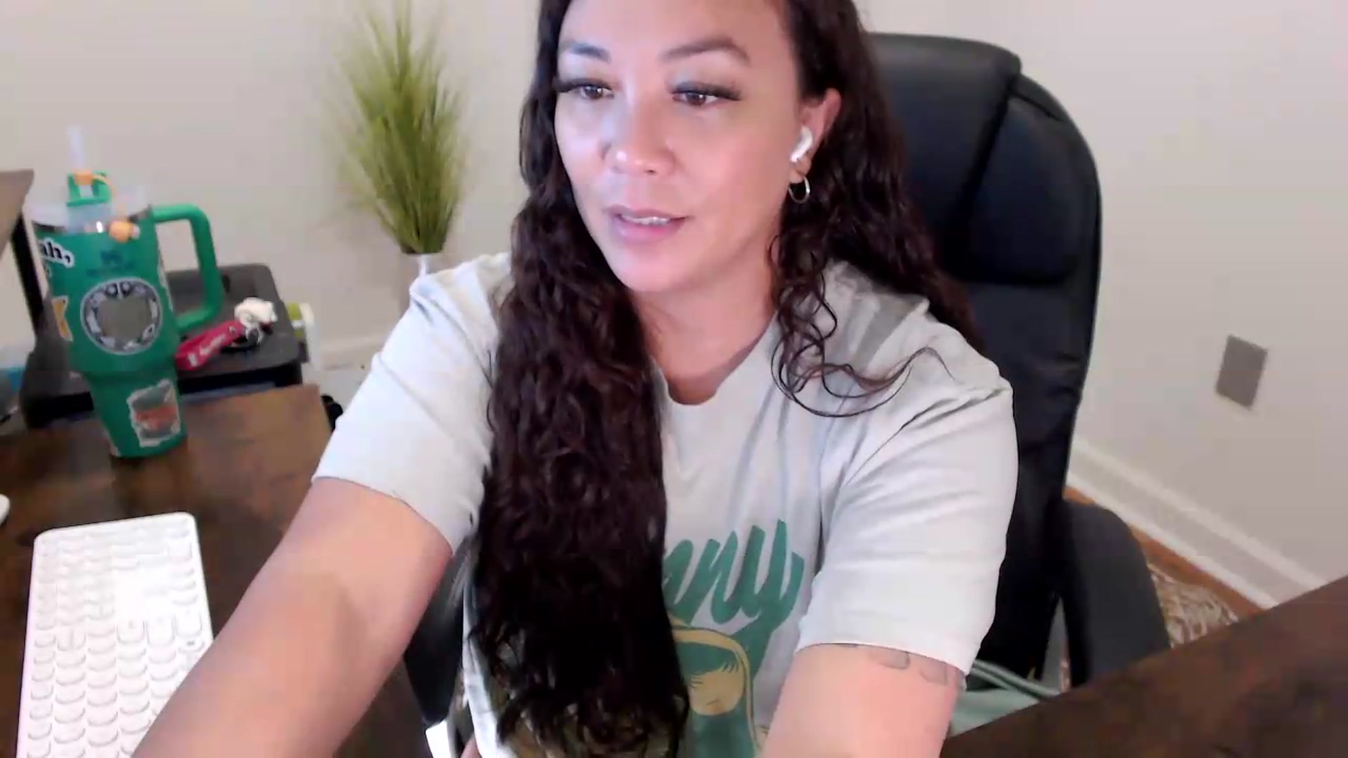 Gallery image thumbnail from MickaylaStar's myfreecams stream on, 06/02/2026, 18:01 image 7 of 20
