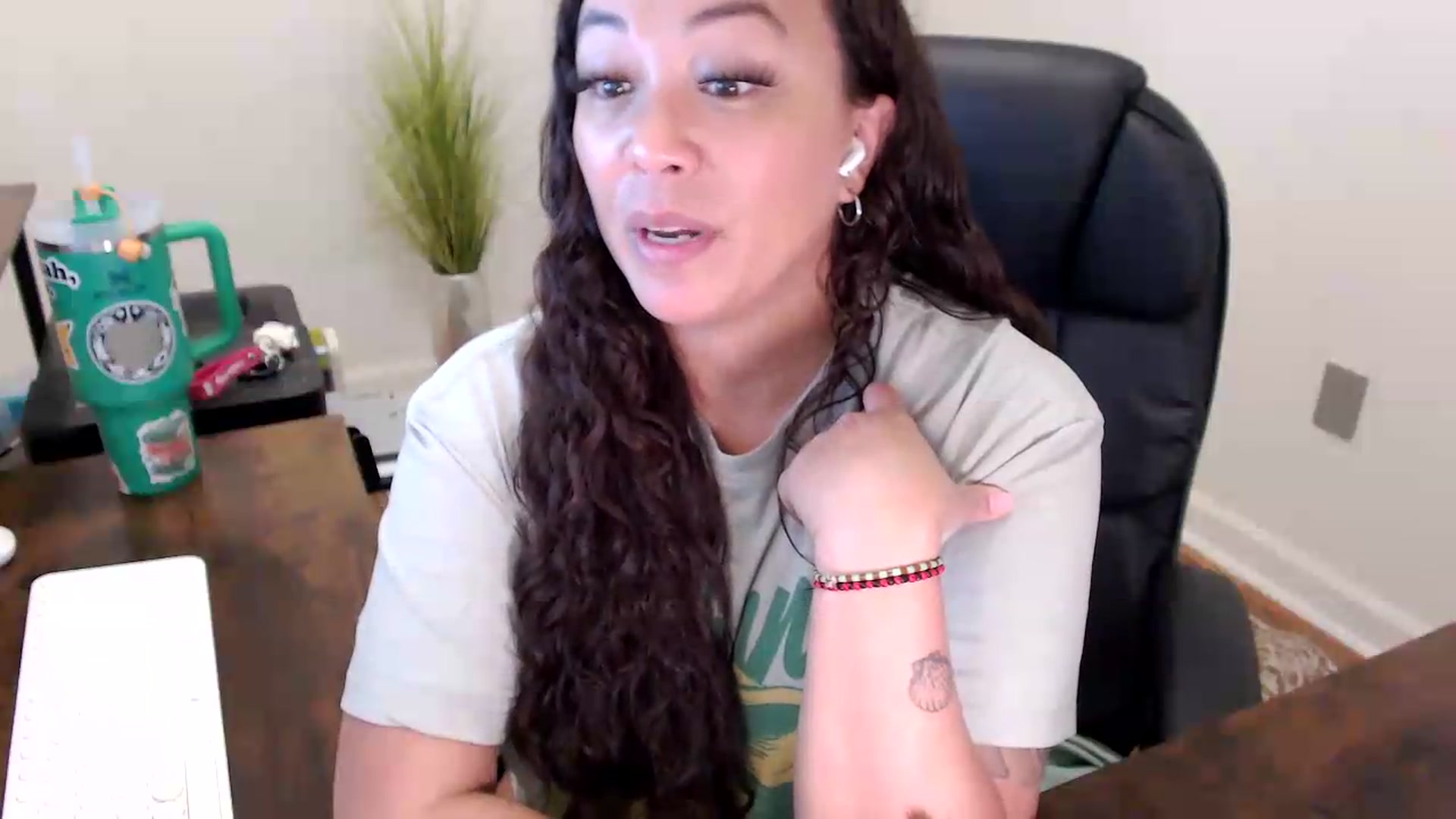 Gallery image thumbnail from MickaylaStar's myfreecams stream on, 06/02/2026, 18:01 image 13 of 20