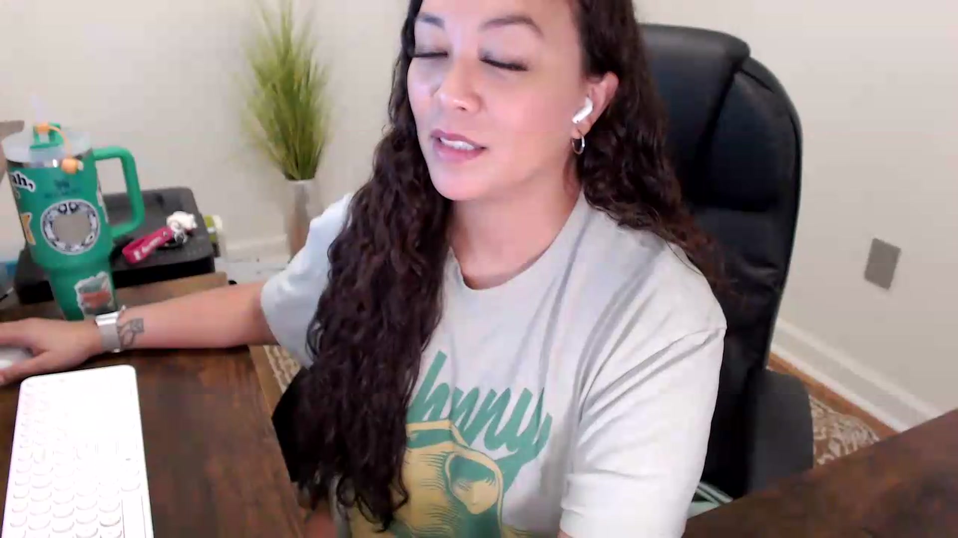 Gallery image thumbnail from MickaylaStar's myfreecams stream on, 06/02/2026, 18:01 image 19 of 20