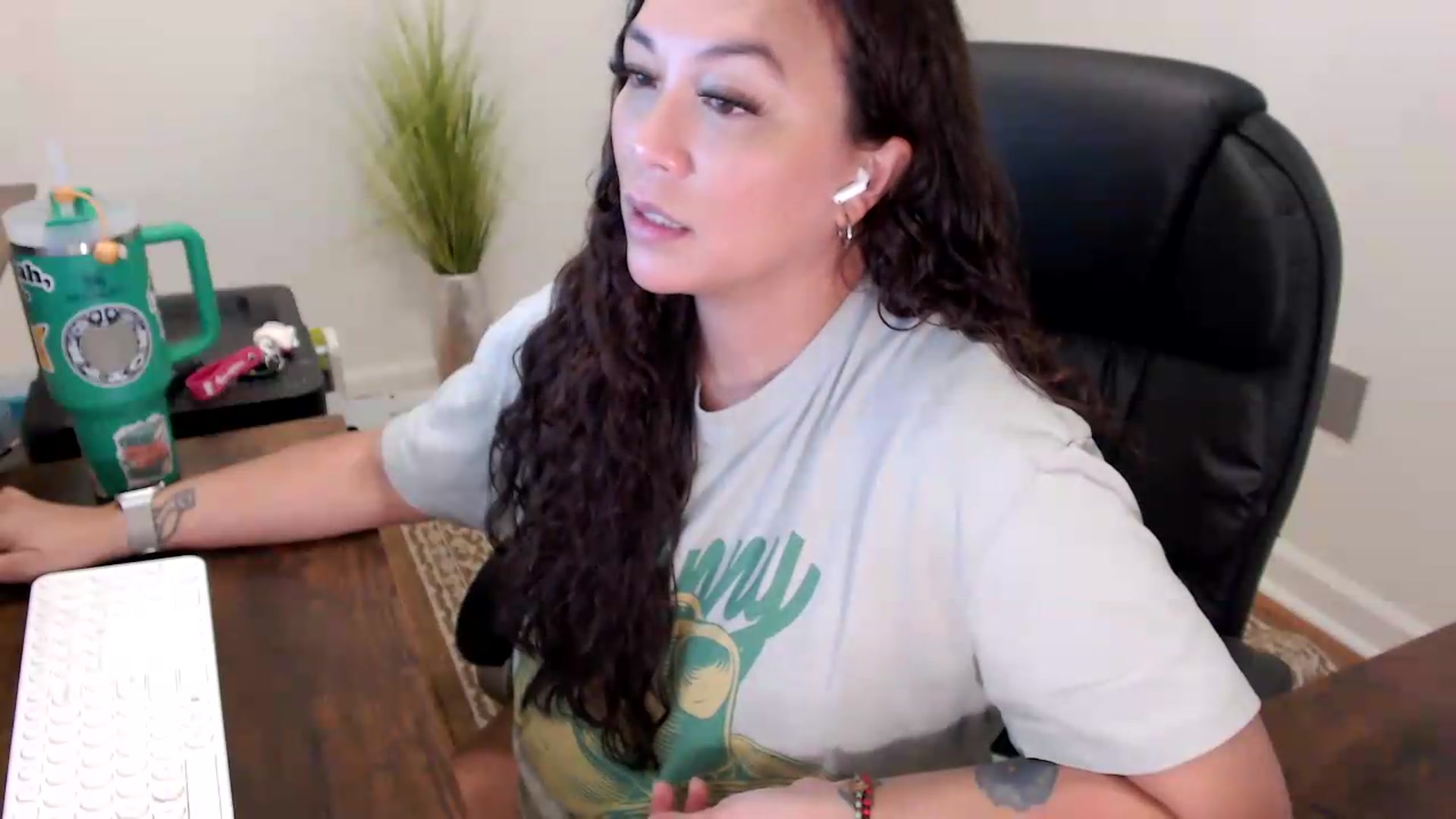 Gallery image thumbnail from MickaylaStar's myfreecams stream on, 06/02/2026, 18:01 image 14 of 20