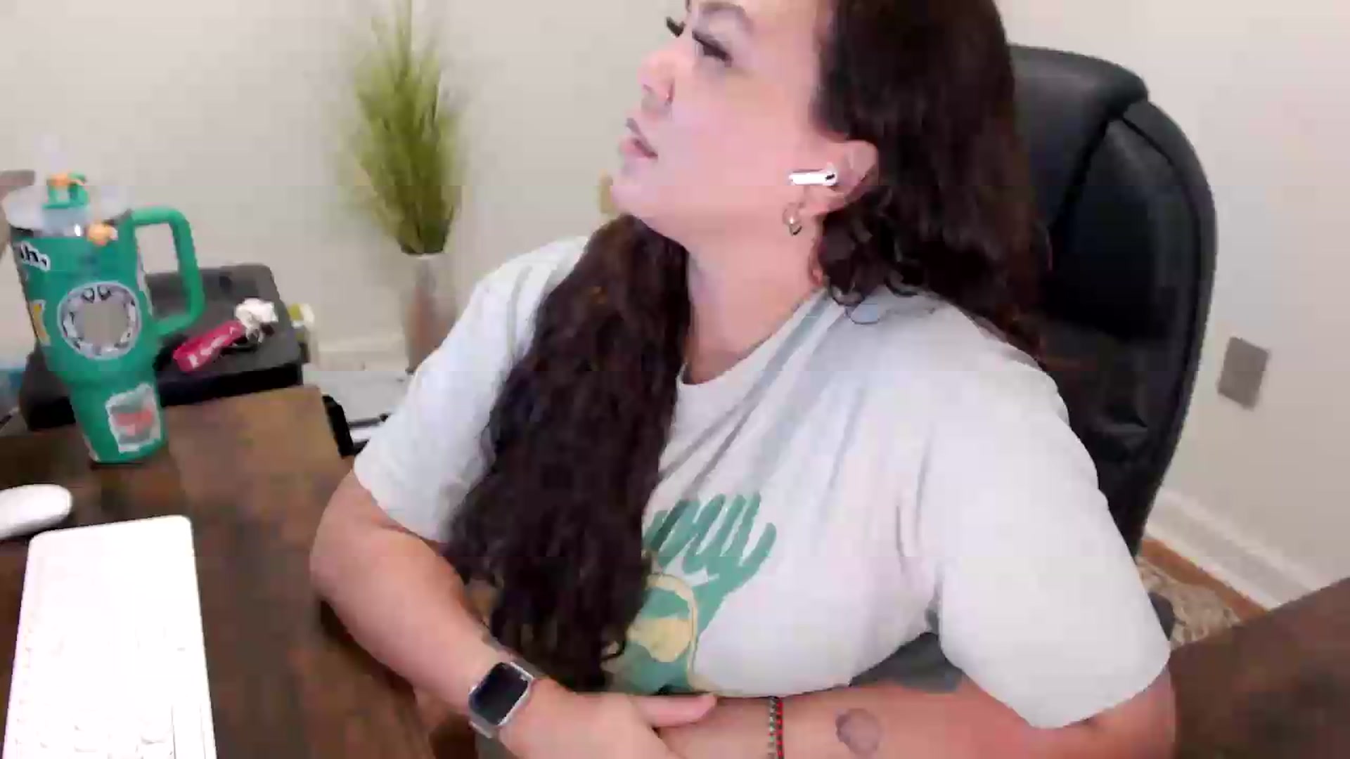 Gallery image thumbnail from MickaylaStar's myfreecams stream on, 06/02/2026, 18:01 image 16 of 20