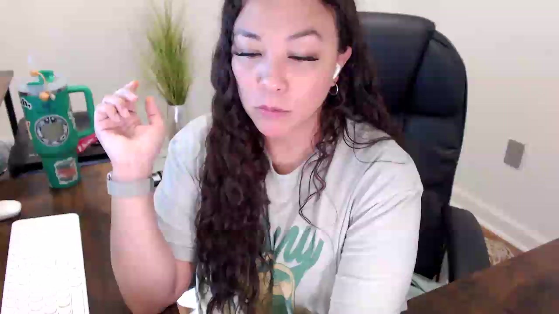 Gallery image thumbnail from MickaylaStar's myfreecams stream on, 06/02/2026, 18:56 image 4 of 20