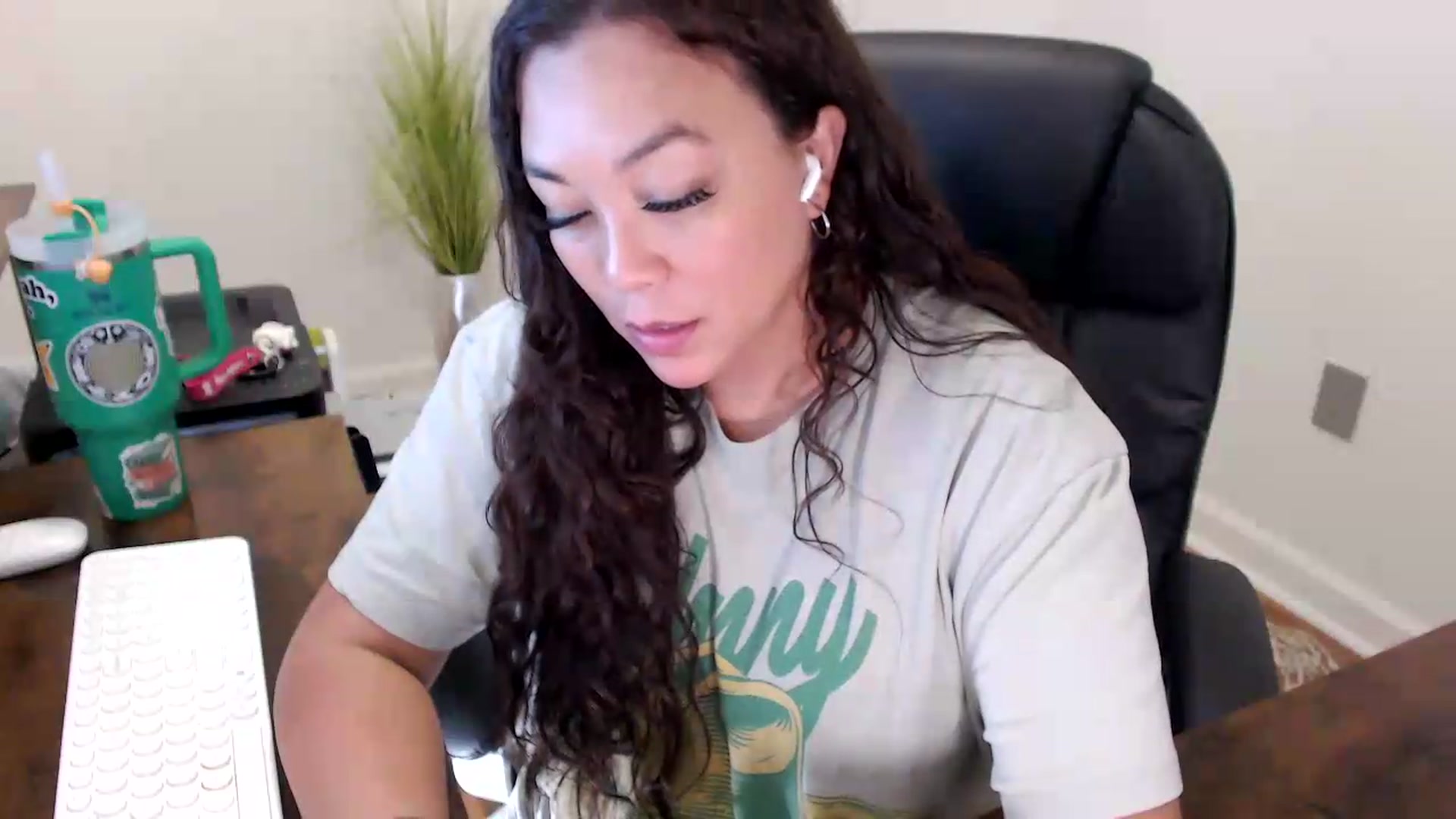 Gallery image thumbnail from MickaylaStar's myfreecams stream on, 06/02/2026, 18:56 image 15 of 20