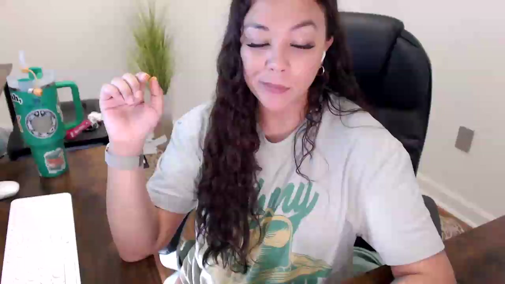 Gallery image thumbnail from MickaylaStar's myfreecams stream on, 06/02/2026, 18:56 image 5 of 20