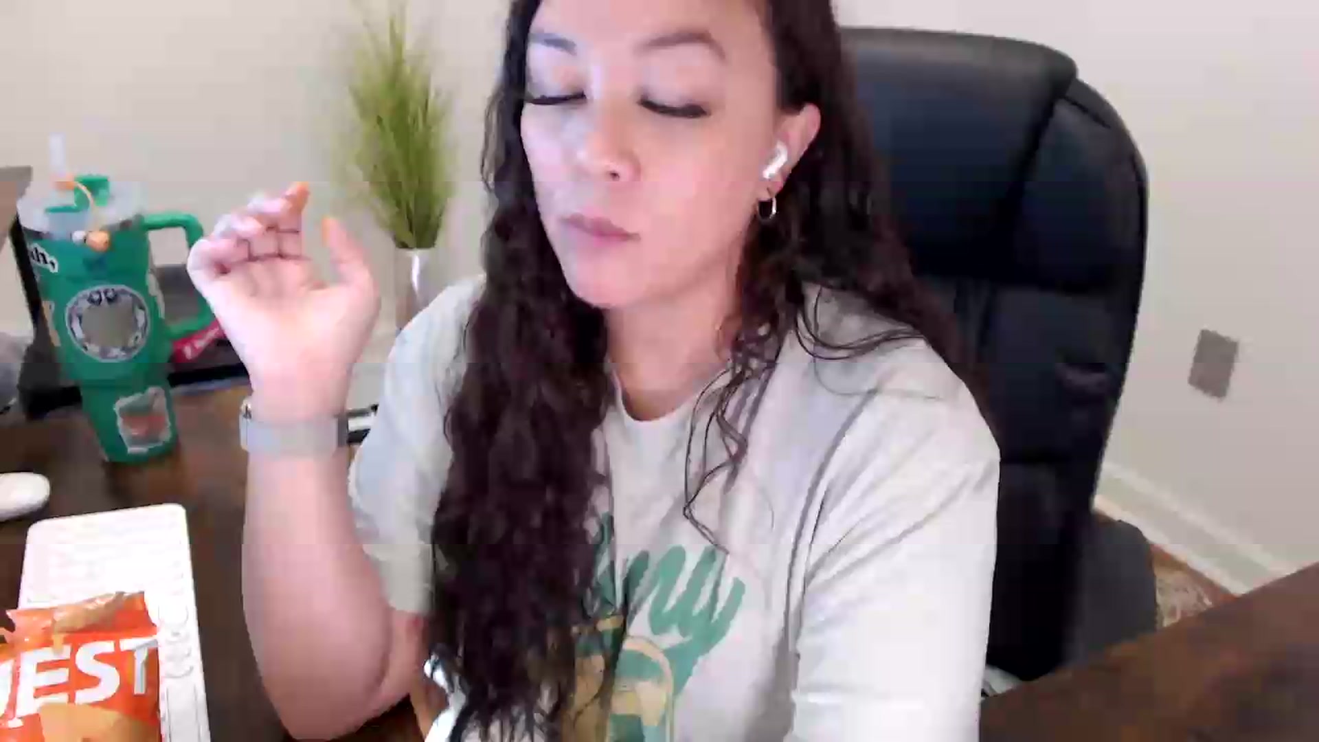 Gallery image thumbnail from MickaylaStar's myfreecams stream on, 06/02/2026, 18:56 image 6 of 20