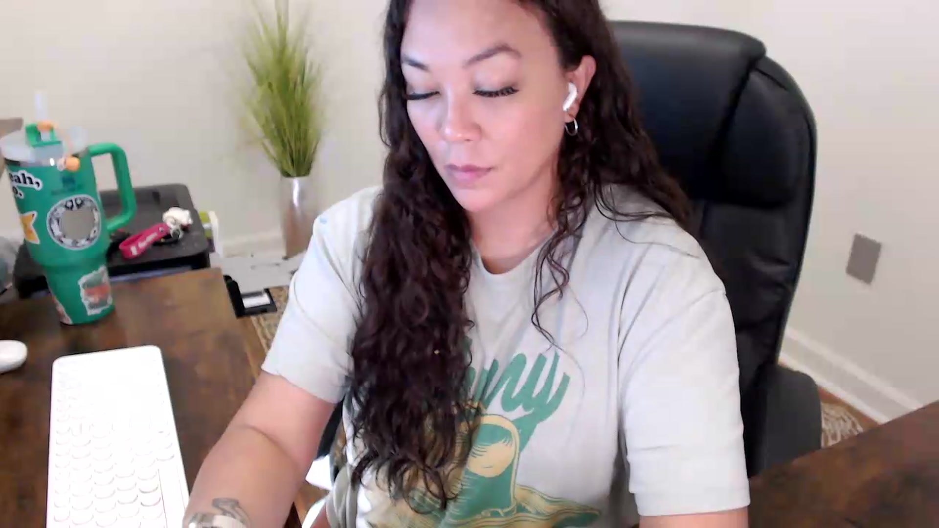 Gallery image thumbnail from MickaylaStar's myfreecams stream on, 06/02/2026, 18:56 image 13 of 20