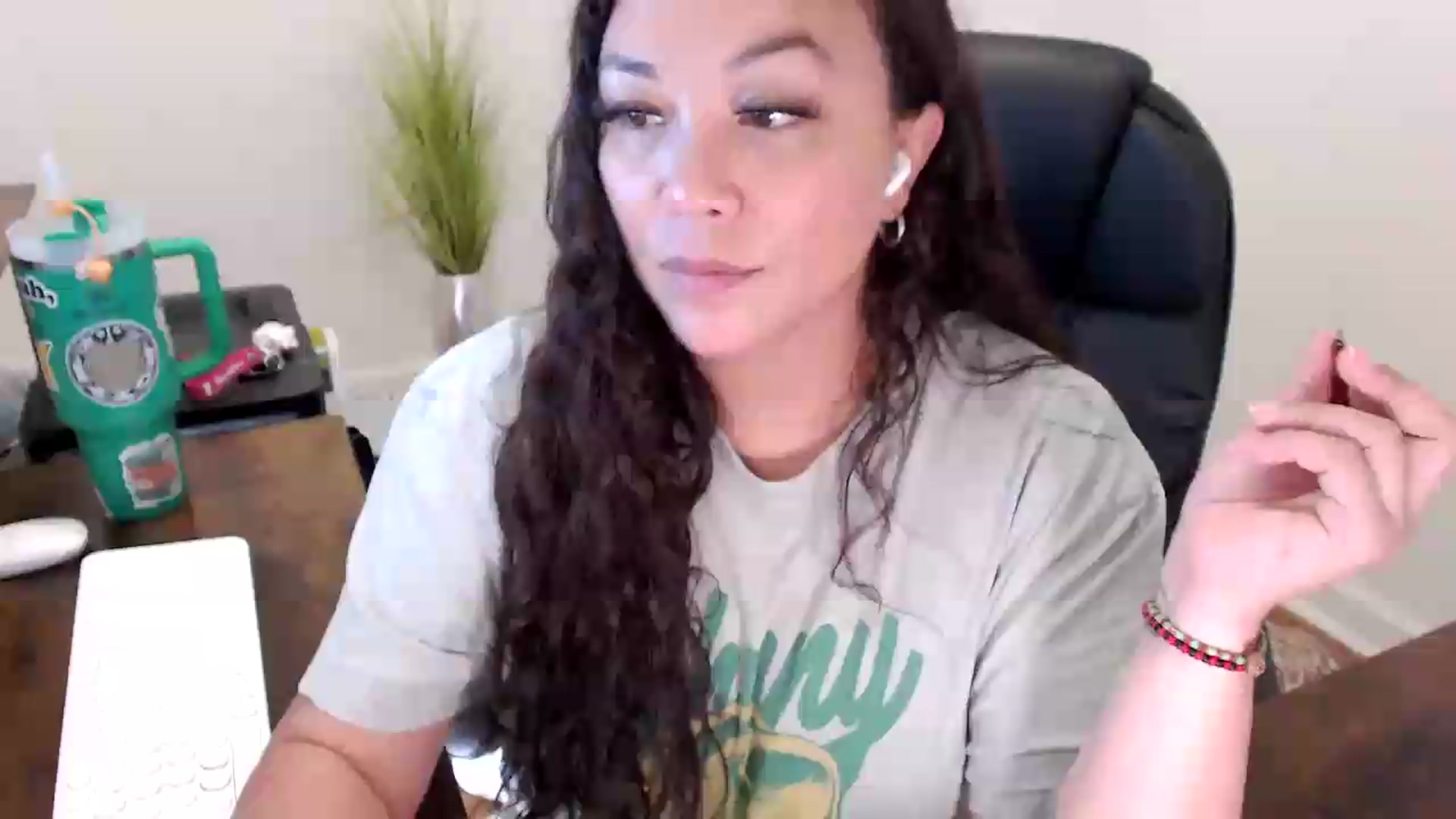 Gallery image thumbnail from MickaylaStar's myfreecams stream on, 06/02/2026, 18:56 image 17 of 20