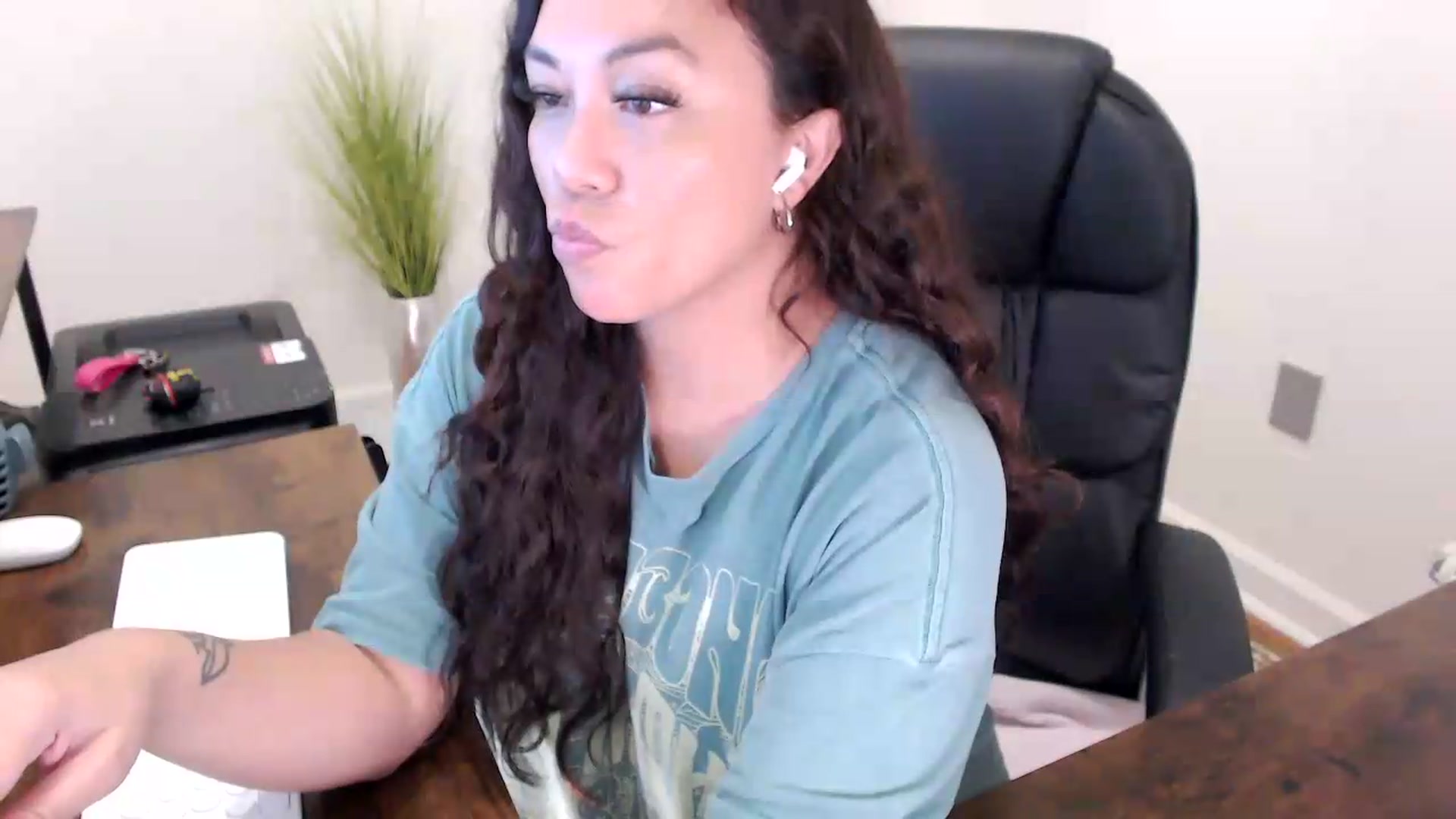 Gallery image thumbnail from MickaylaStar's myfreecams stream on, 06/03/2026, 16:13 image 6 of 20
