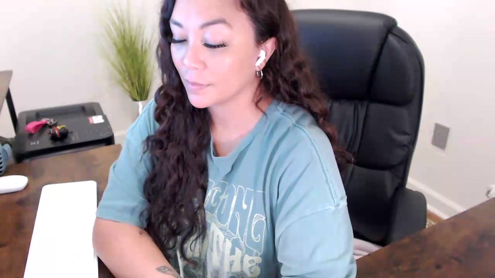 Gallery image thumbnail from MickaylaStar's myfreecams stream on, 06/03/2026, 16:13 image 7 of 20
