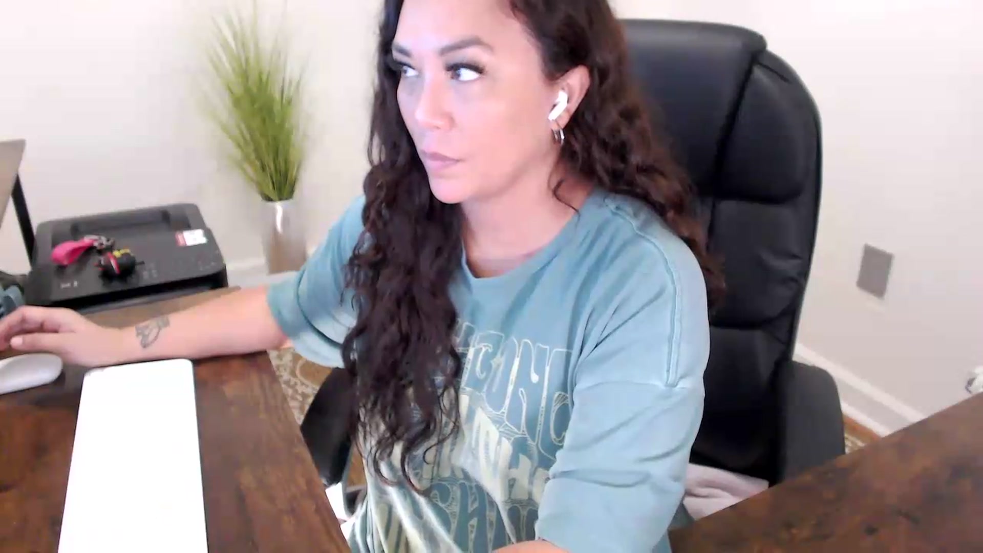 Gallery image thumbnail from MickaylaStar's myfreecams stream on, 06/03/2026, 16:13 image 3 of 20
