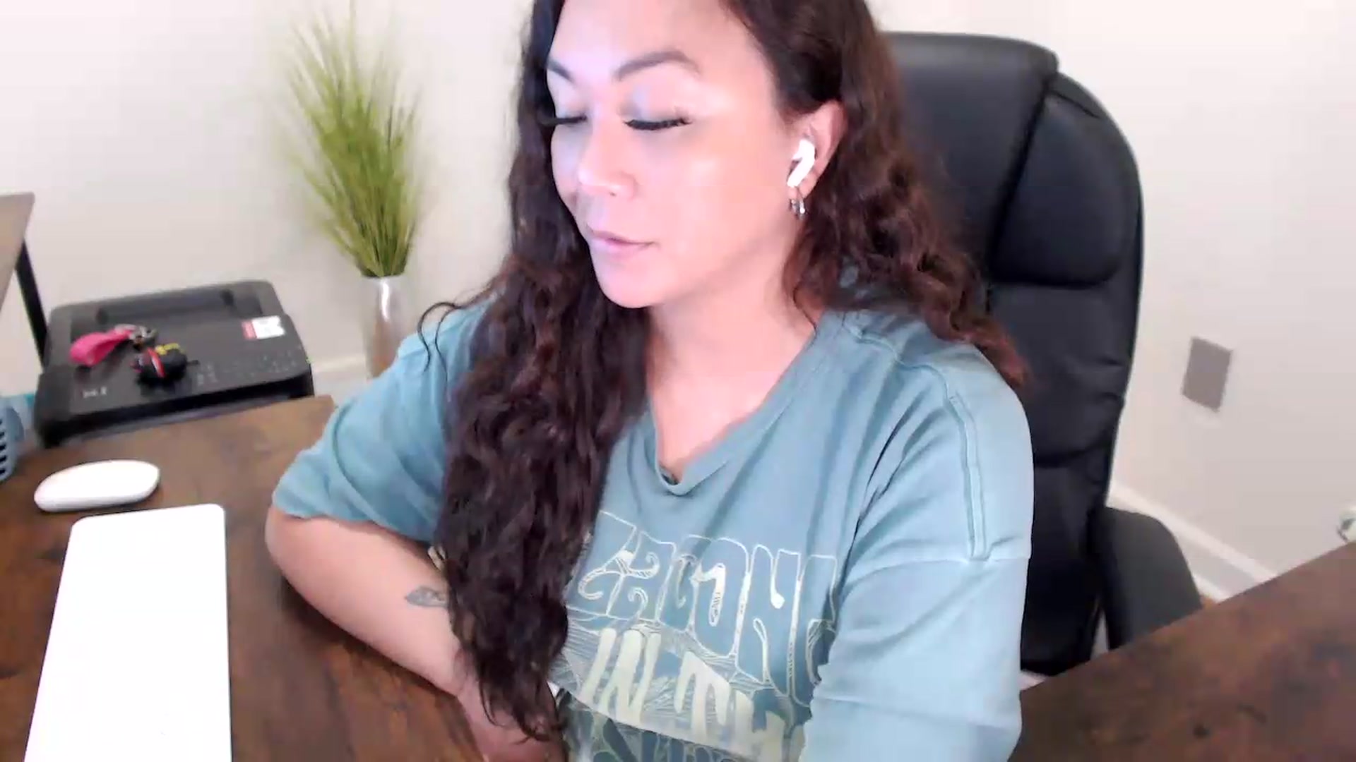 Gallery image thumbnail from MickaylaStar's myfreecams stream on, 06/03/2026, 17:03 image 17 of 20