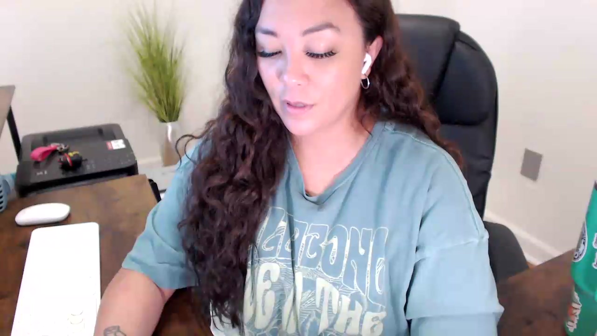 Gallery image thumbnail from MickaylaStar's myfreecams stream on, 06/03/2026, 17:03 image 10 of 20