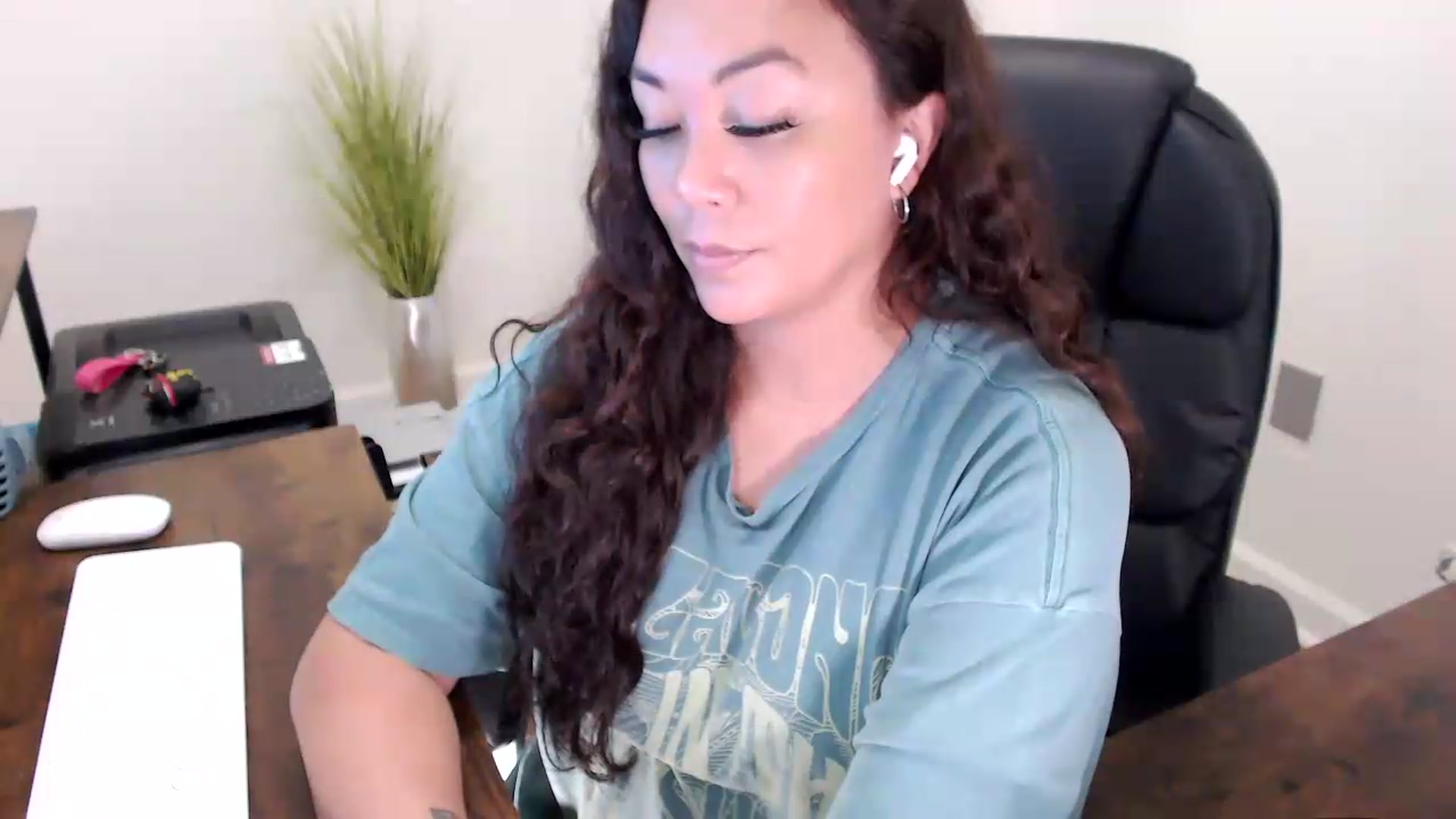 Gallery image thumbnail from MickaylaStar's myfreecams stream on, 06/03/2026, 17:03 image 19 of 20