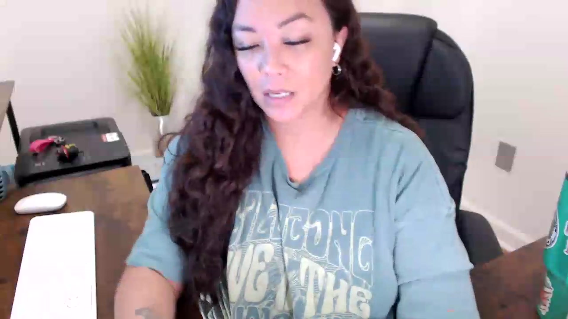 Gallery image thumbnail from MickaylaStar's myfreecams stream on, 06/03/2026, 17:03 image 9 of 20