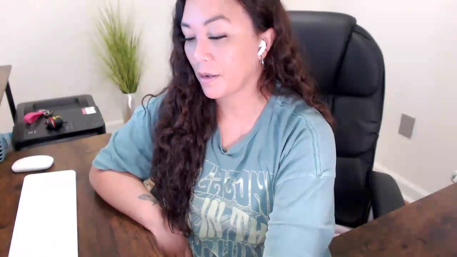Gallery image thumbnail from MickaylaStar's myfreecams stream on, 06/03/2026, 17:03 image 16 of 20