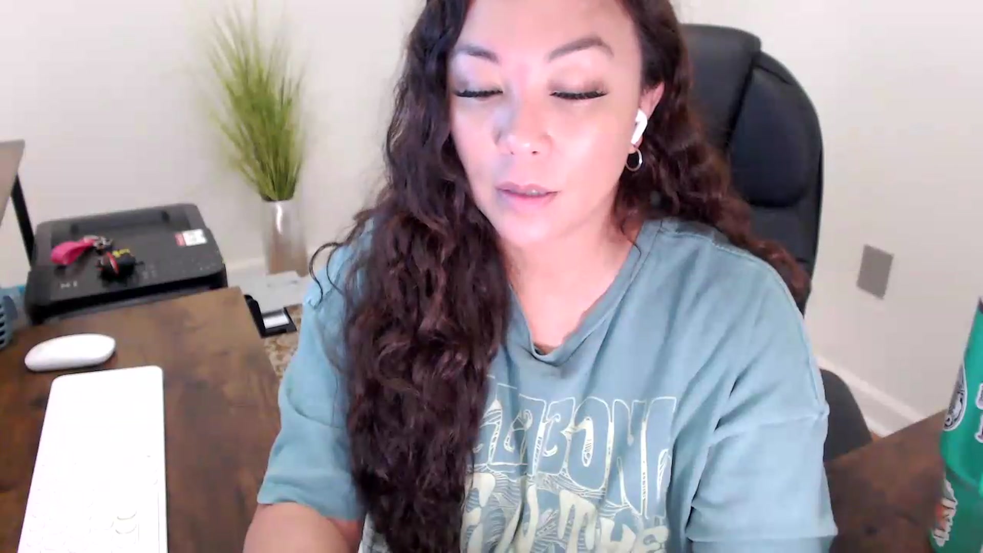 Gallery image thumbnail from MickaylaStar's myfreecams stream on, 06/03/2026, 17:03 image 12 of 20