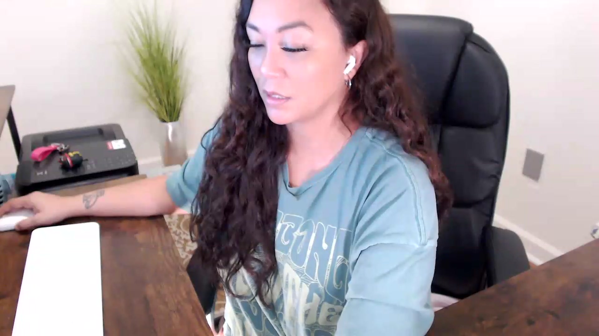 Gallery image thumbnail from MickaylaStar's myfreecams stream on, 06/03/2026, 17:03 image 3 of 20