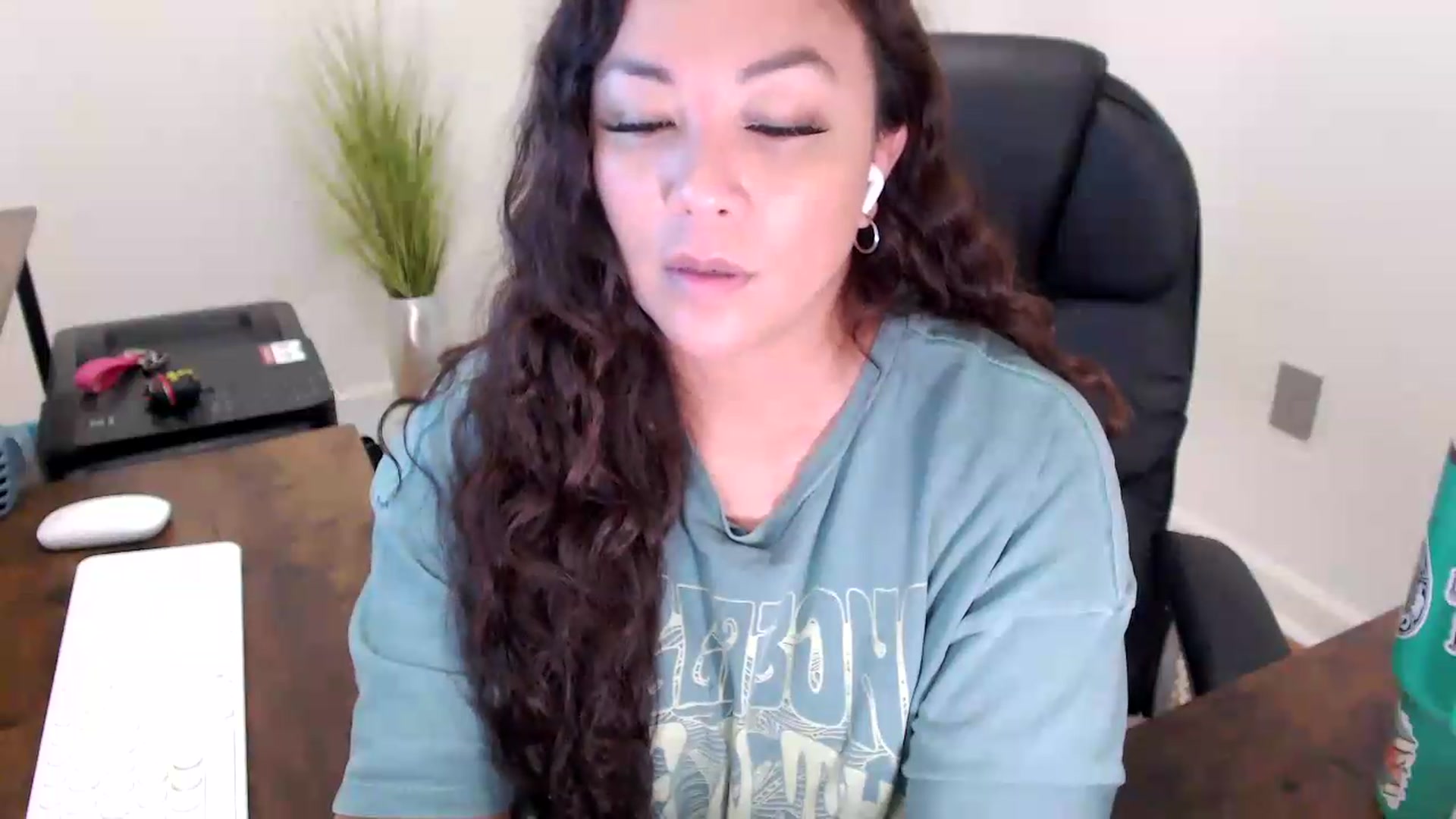 Gallery image thumbnail from MickaylaStar's myfreecams stream on, 06/03/2026, 17:03 image 13 of 20