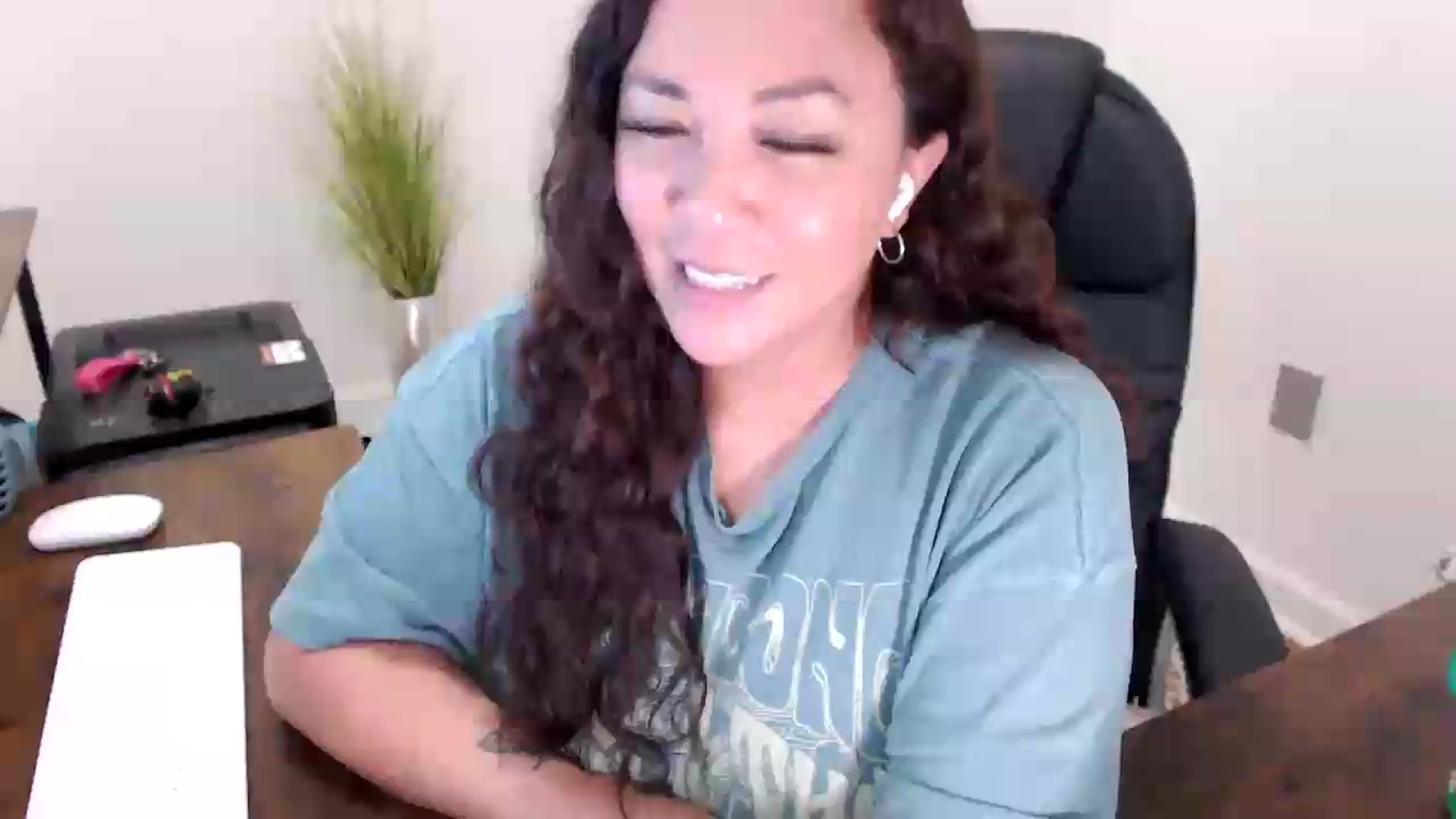 Gallery image thumbnail from MickaylaStar's myfreecams stream on, 06/03/2026, 17:34 image 11 of 20