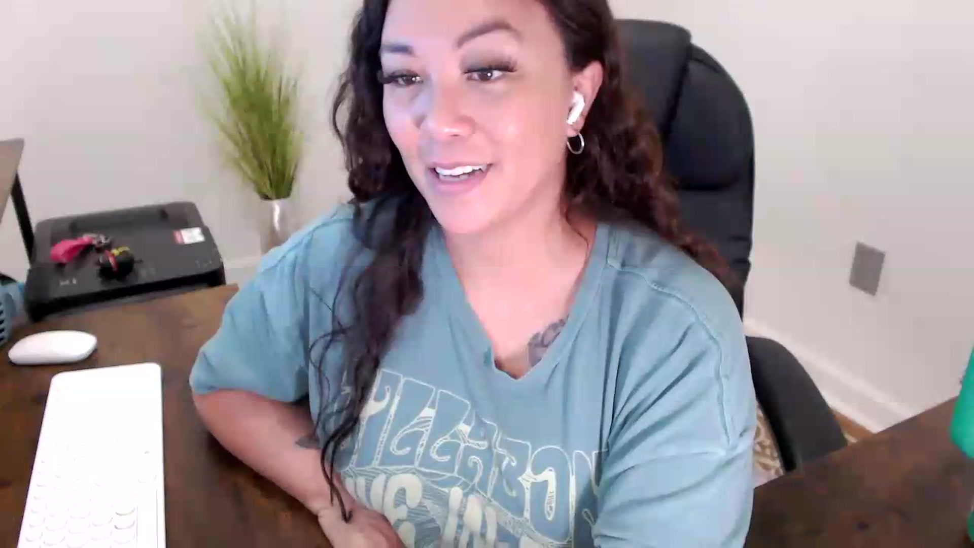 Gallery image thumbnail from MickaylaStar's myfreecams stream on, 06/03/2026, 17:34 image 19 of 20