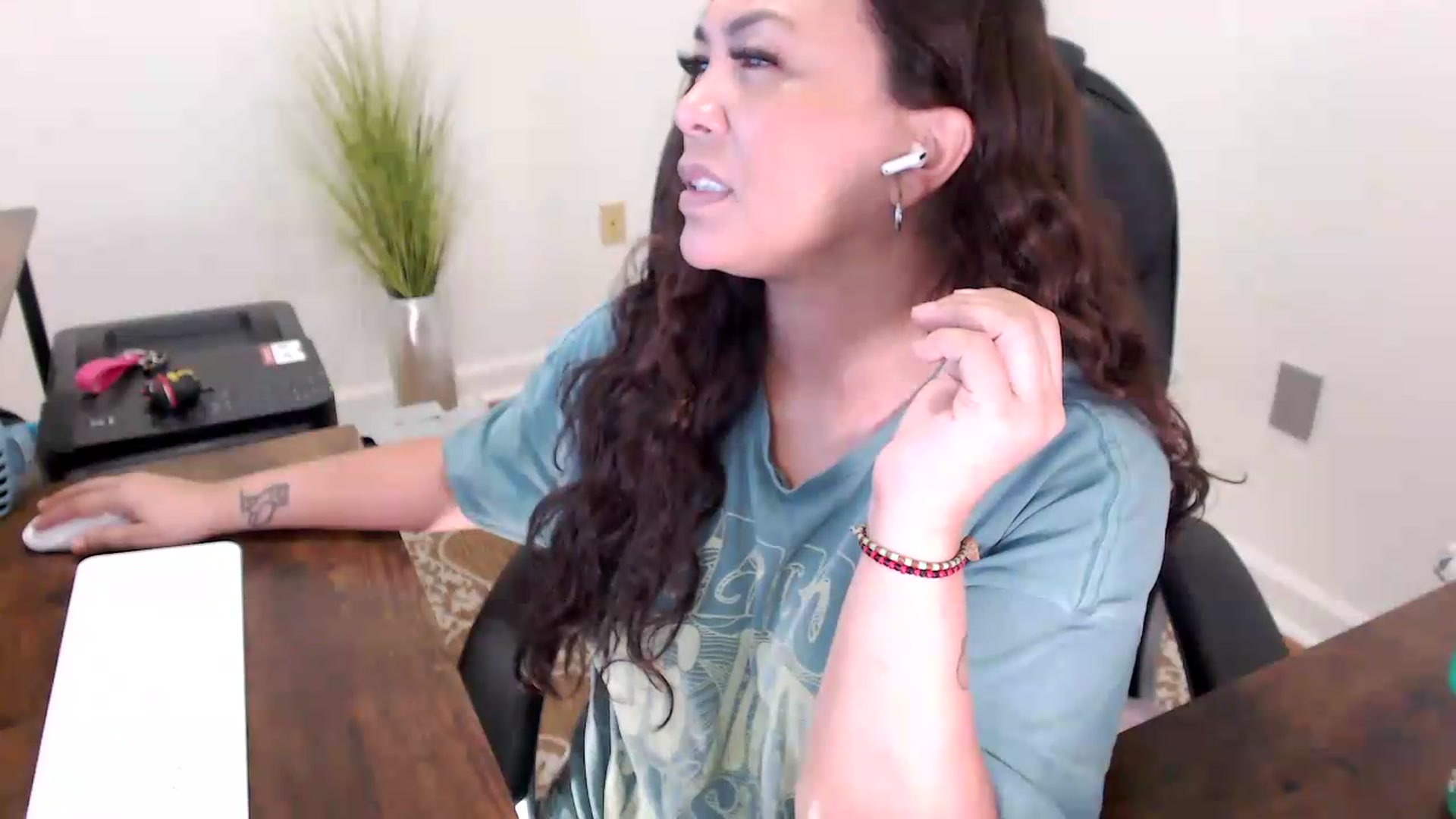 Gallery image thumbnail from MickaylaStar's myfreecams stream on, 06/03/2026, 17:34 image 6 of 20