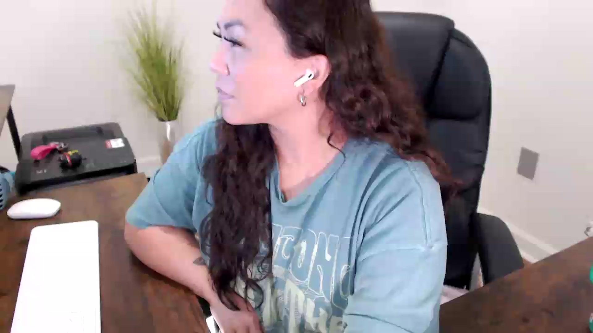Gallery image thumbnail from MickaylaStar's myfreecams stream on, 06/03/2026, 17:34 image 14 of 20